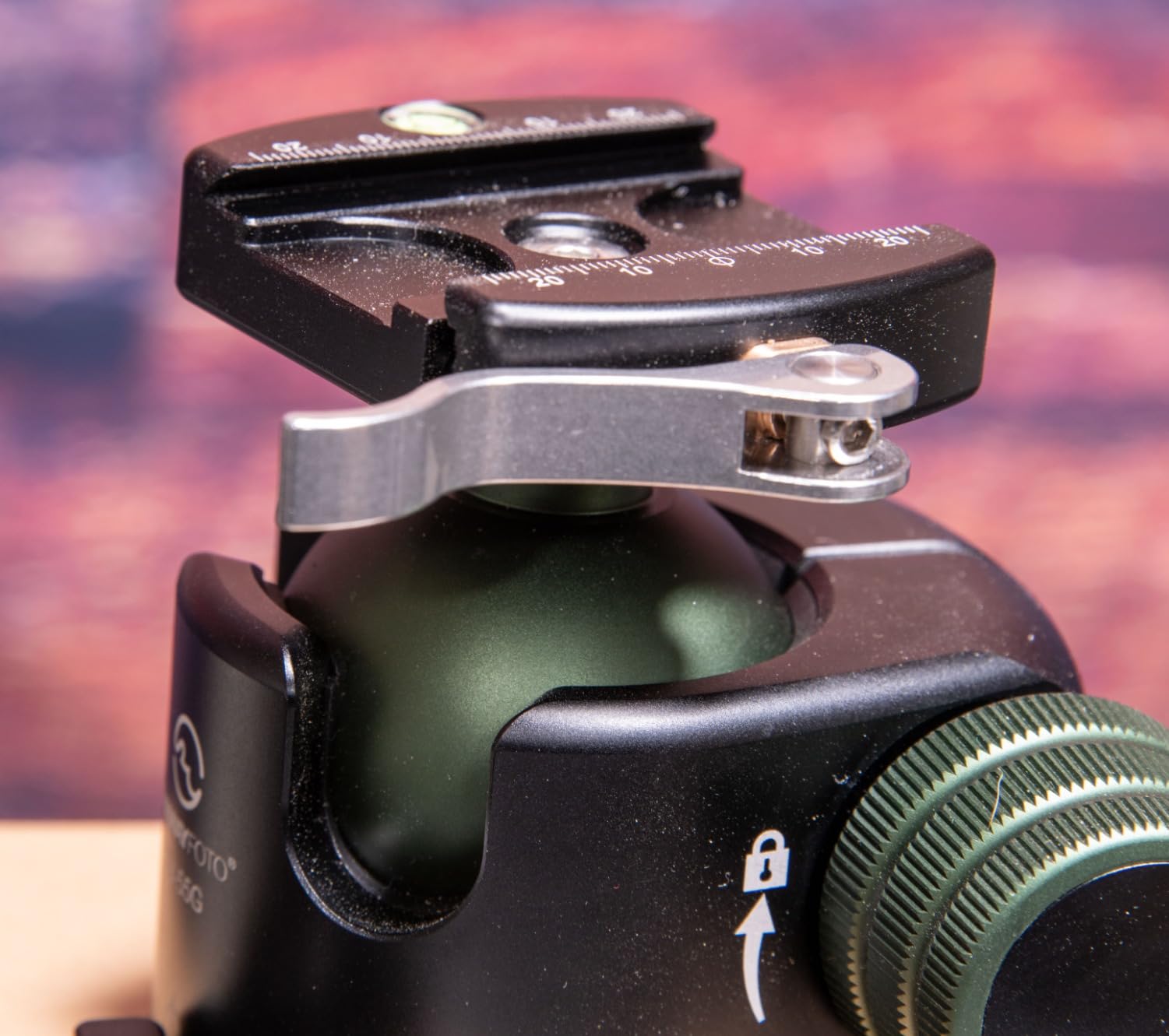 Sunwayfoto TH-55G 55mm Low Profile High Locking Strength Ball Head w Lever Lock Clamp Arca Compatible customer photo 1