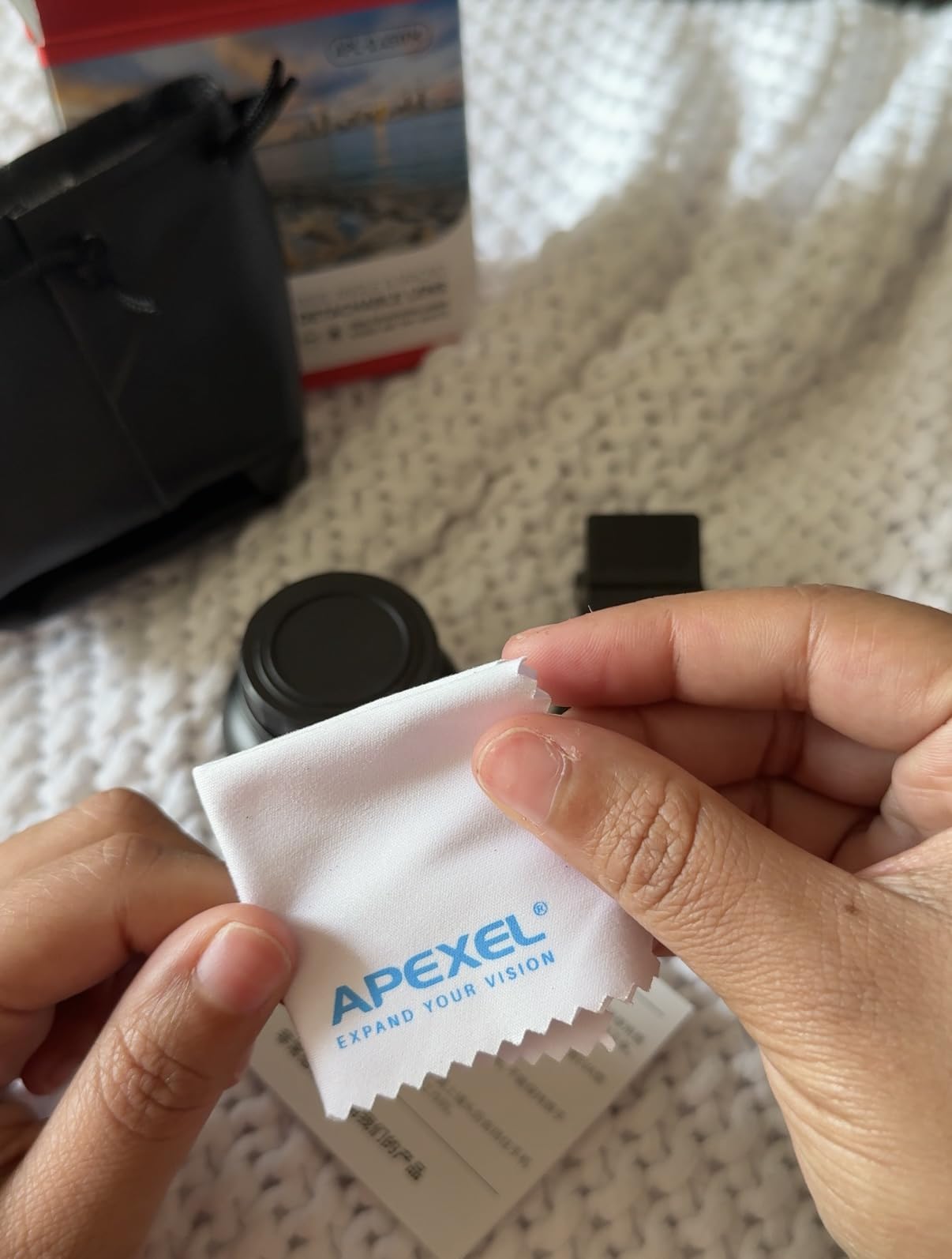 Apexel Phone Camera Lens, 2 in 1 Cell Phone Clip-on Lens Kit 0.45X Wide Angle Lens 140 + 12.5X Macro Lens customer photo 2