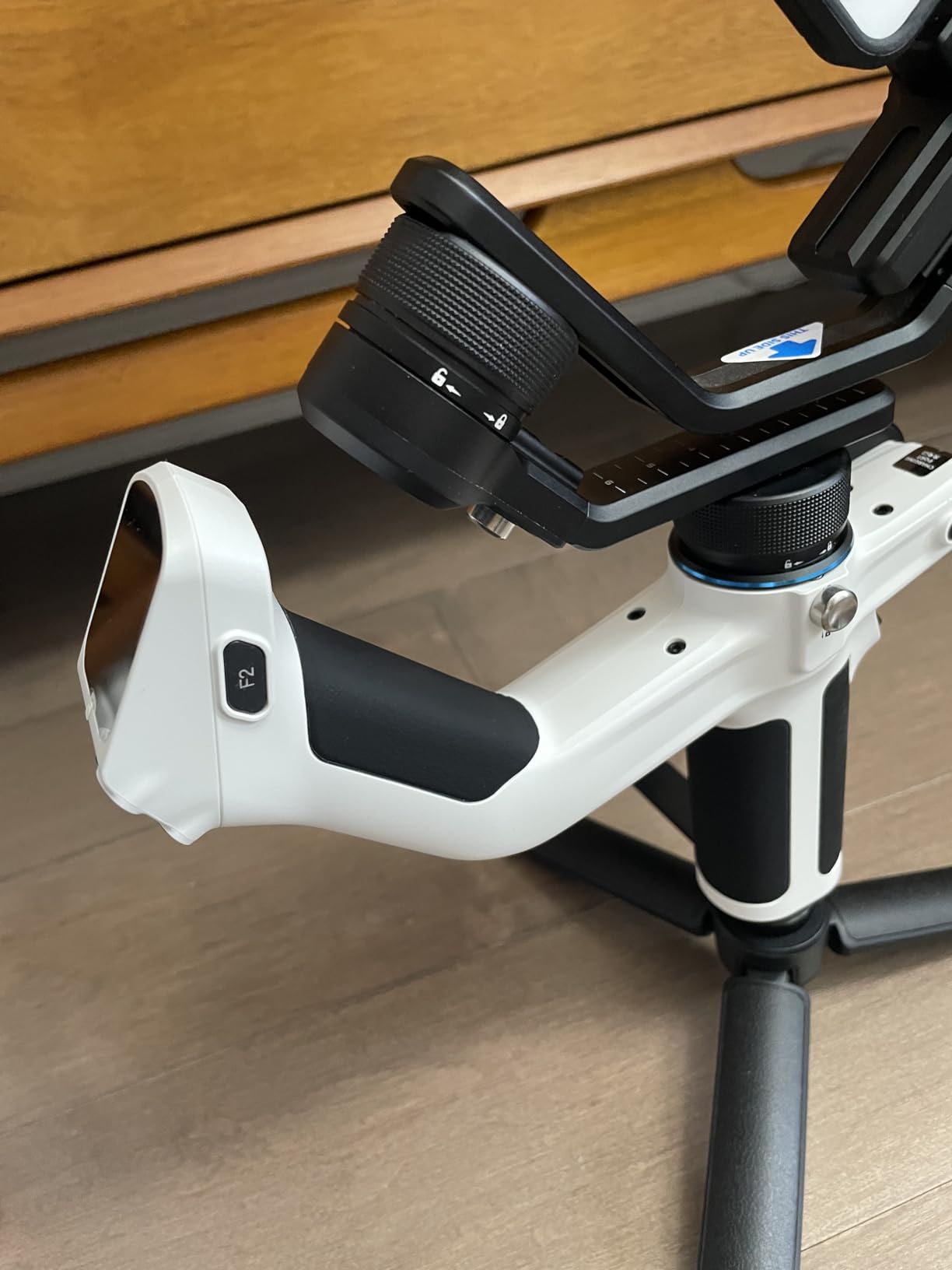 FeiyuTech SCORP Mini 2 (White) Gimbal Stabilizer for Camera & Smartphone, 3-Axis Handheld Gimbal with AI Tracking, Gesture Control, Quick Release, Touchscreen, for Vlogging YouTube TikTok GoPro customer photo 1