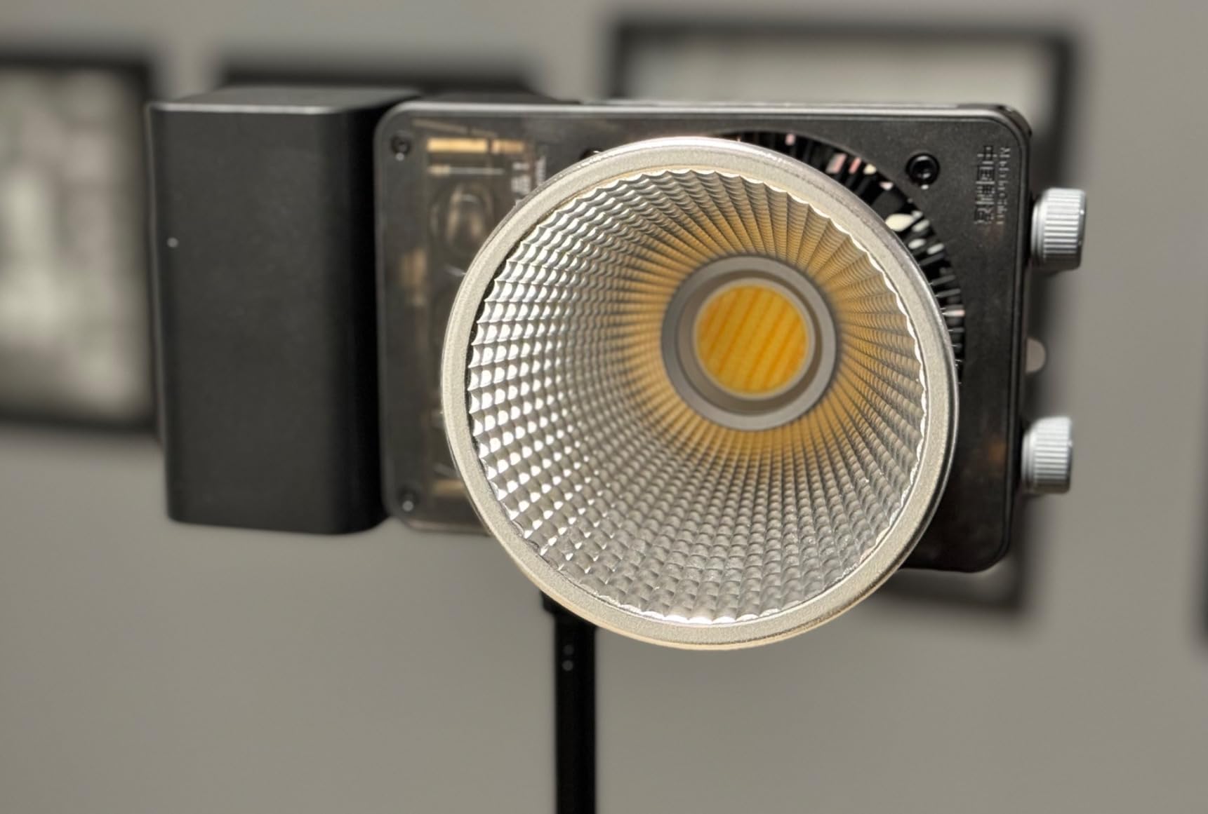 ZHIYUN CINEPEER CX100 100W LED Video Light, Built-in 4500mAh Battery COB Portable Photography Light Bi-Color 2700K~6500K CRI 96+ TLCI 97+ Continuous Output Lighting customer photo 2