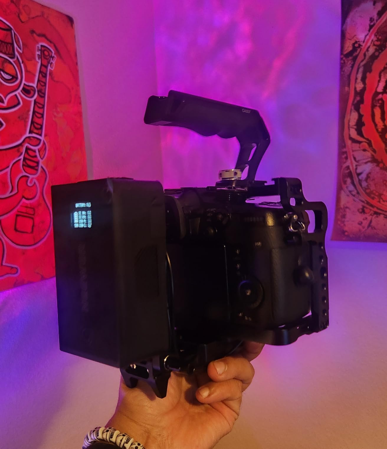 NEEWER Mini V Mount Battery with D Tap/USB C/USB A/BP/Dual DC Ports/OLED Screen, 3450mAh 50Wh 14.54V V Lock Battery Supports 45W PD Fast Charging for Camera Monitor Camcorder Video Light, PS050E customer photo 2