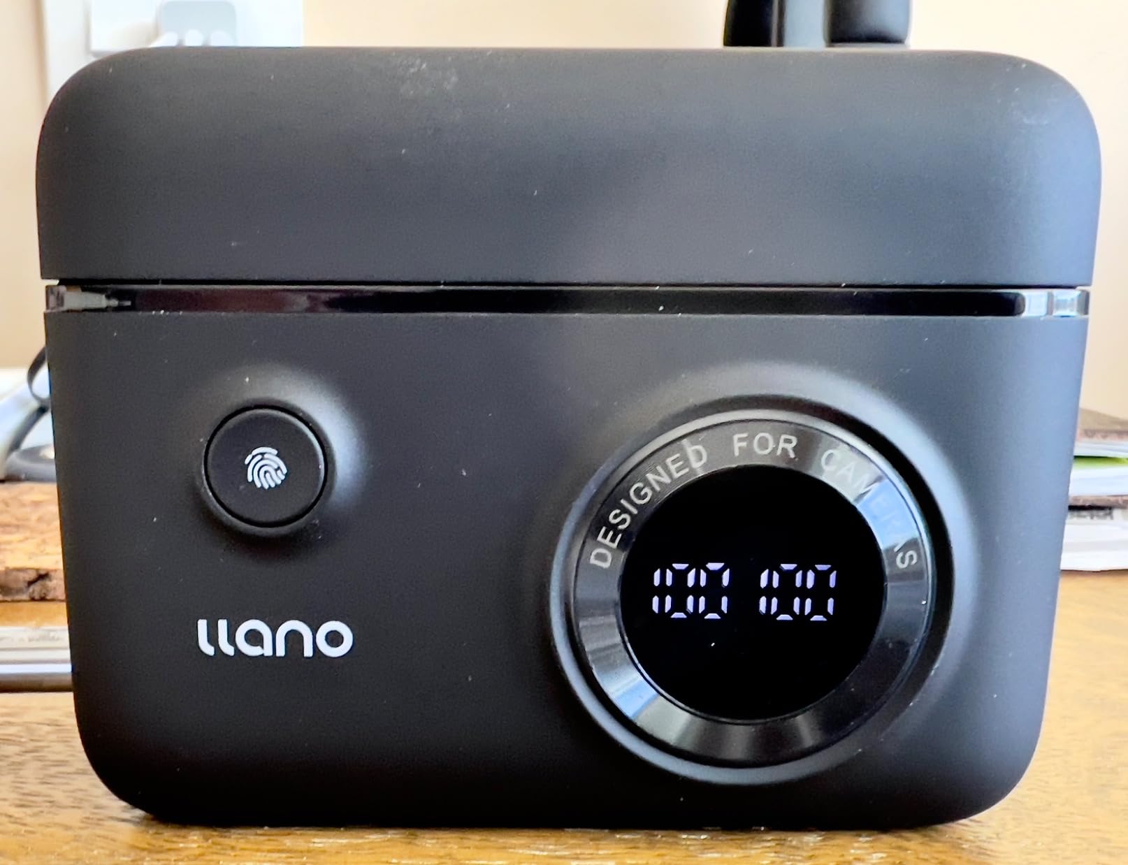 llano CS2 EN-EL15c EN-EL15b Camera Battery Charger for Nikon Z8 Z9 Z7 II Z6 II Z5 Zf Z7 Z6 D850 D810 D750 DSLR & Mirrorless Cameras,18W Fast Dual USB-C Charging, Smart Display, Magnetic Snap Cover customer photo 2