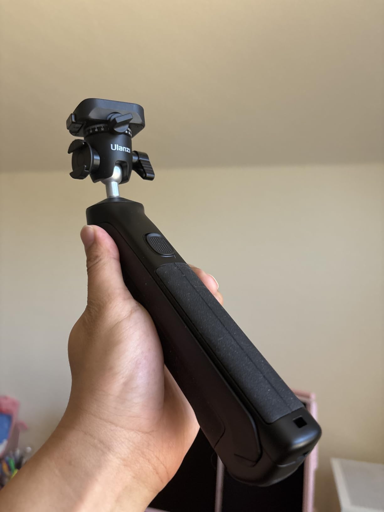ULANZI TT38 One-Click Opening Vlogging Tripod Uka Quick-Release F38 w Cold Shoe Panoramic Ball Head w Hidden Hook, Camera Tabletop Flexible Travel Tripods for Sony/Canon/Nikon/Fujifilm and More customer photo 1