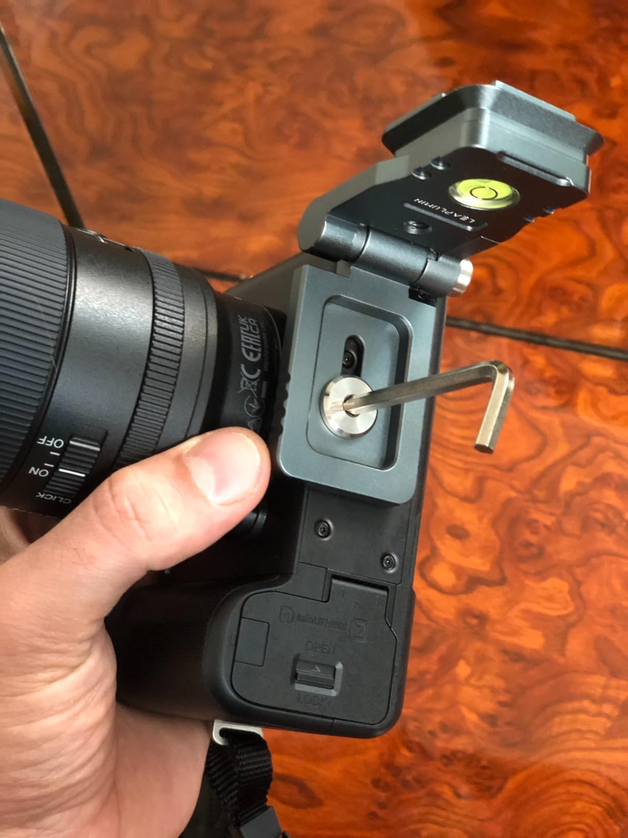 Foldable DSLR Camera L Bracket, Lightweight Camera L Bracket Vertical Horizontal Switching Tripod Quick Release Plate Compatible with Canon Nikon Sony DJI Osmo Ronin Zhiyun Stabilizer Tripod customer photo 2