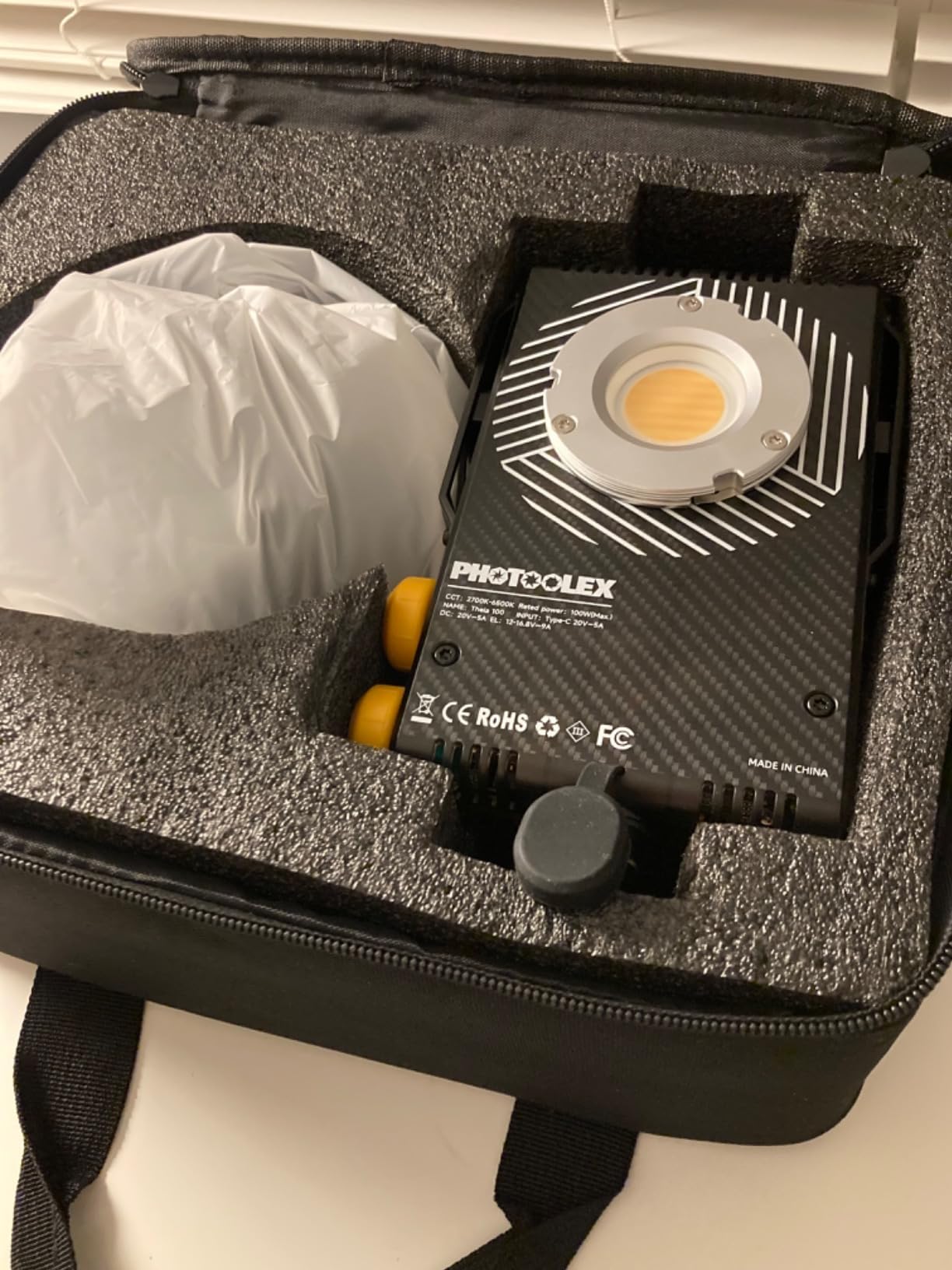 PHOTOOLEX Q100lite 100W LED Video Light with 72Wh Battery Grip, 2700K-6500K Bi-Color COB Continuous Output Lighting, CRI 97+, 27000 Lux@1m Portable Photography Light for Photography, Photo Studio customer photo 1