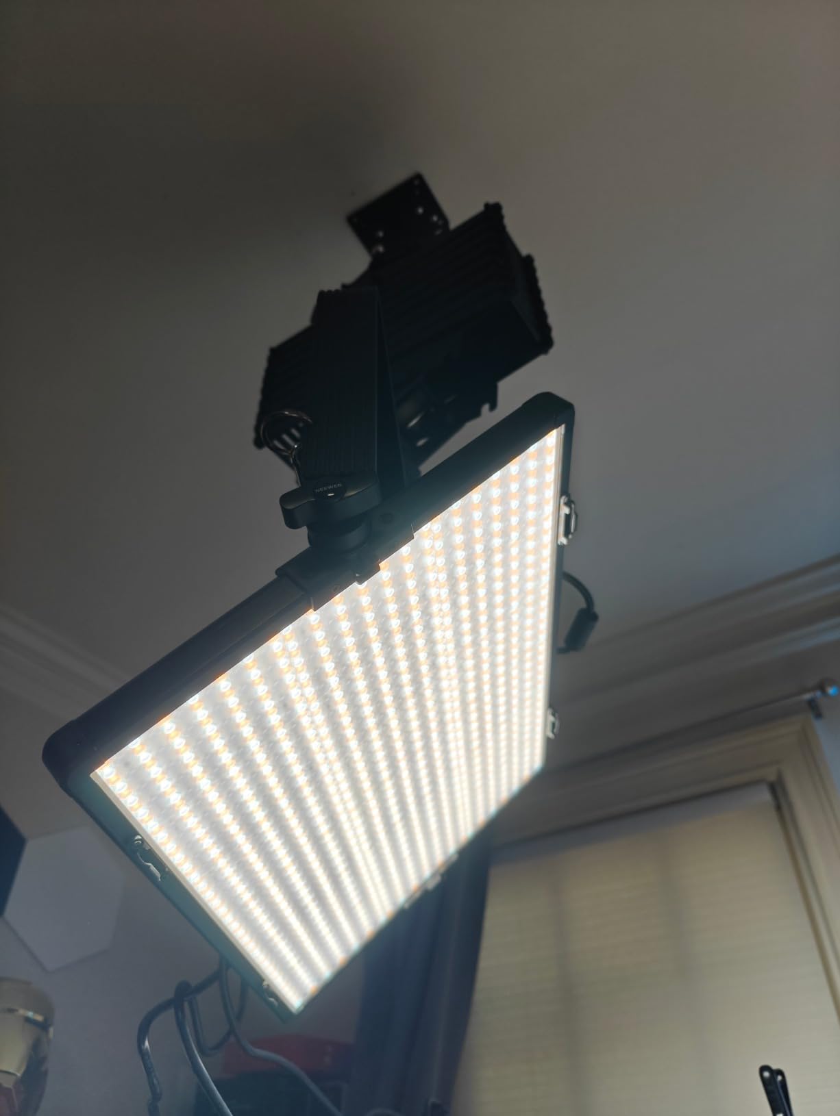 NEEWER 150W RGB LED Panel Video Light Kit with Barn Doors, 1800 LEDs 42500Lux/0.5m 2500K-10000K CRI96+/TLCI97+ 0-100% Dimming, APP/2.4G/Panel/DMX Control for Pro Studio Gaming Lighting, AP150C customer photo 1