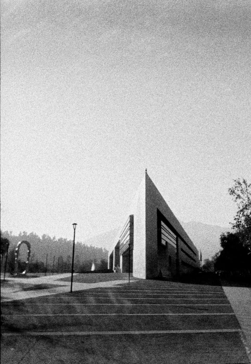 KODAK EKTAR H35N Half Frame Film Camera, 35mm, Reusable, Focus-Free, Bulb Function, Built-in Star Filter, Coated Improved Lens (Film & AAA Battery are not Included) (Striped Silver, Premium Kit) customer photo 1