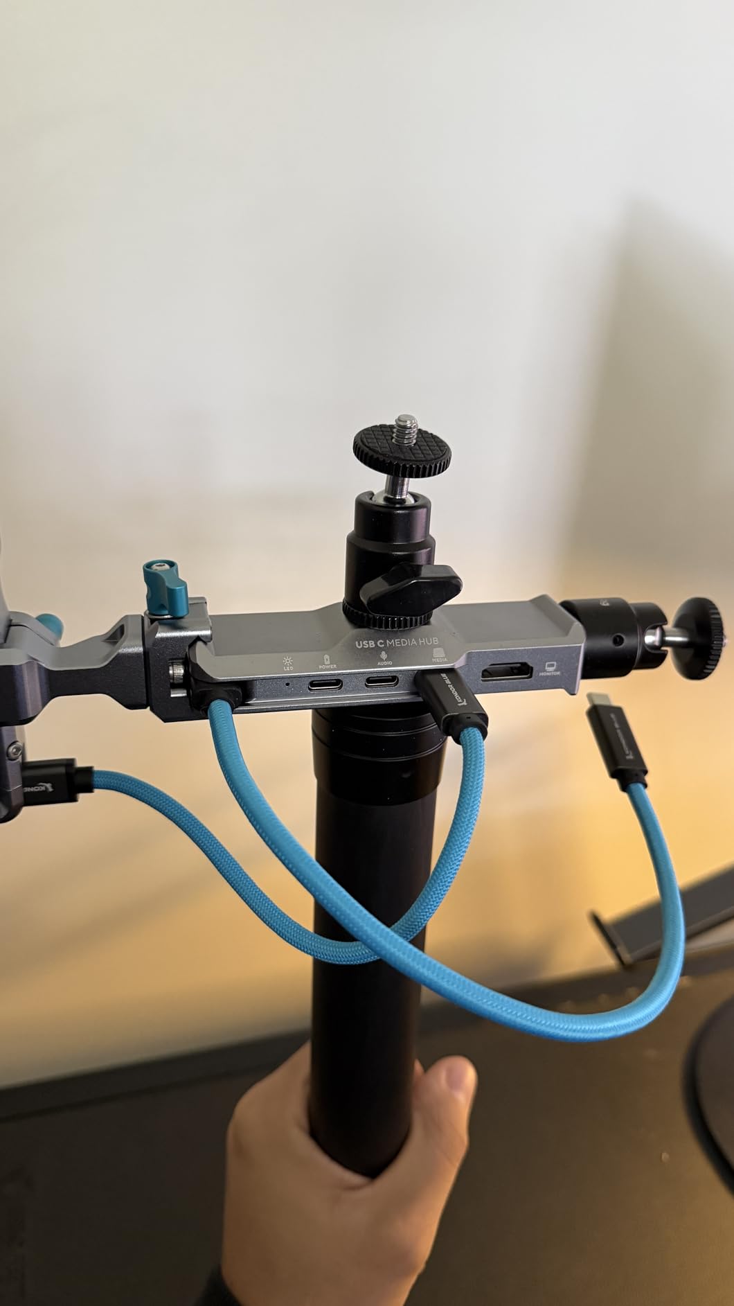 KONDOR BLUE | USB-C Media Hub Compatible with iPhone 15/16 | Mobile Video Rig, Full Sized HDMI for Monitoring & Workflows | Space Gray customer photo 1