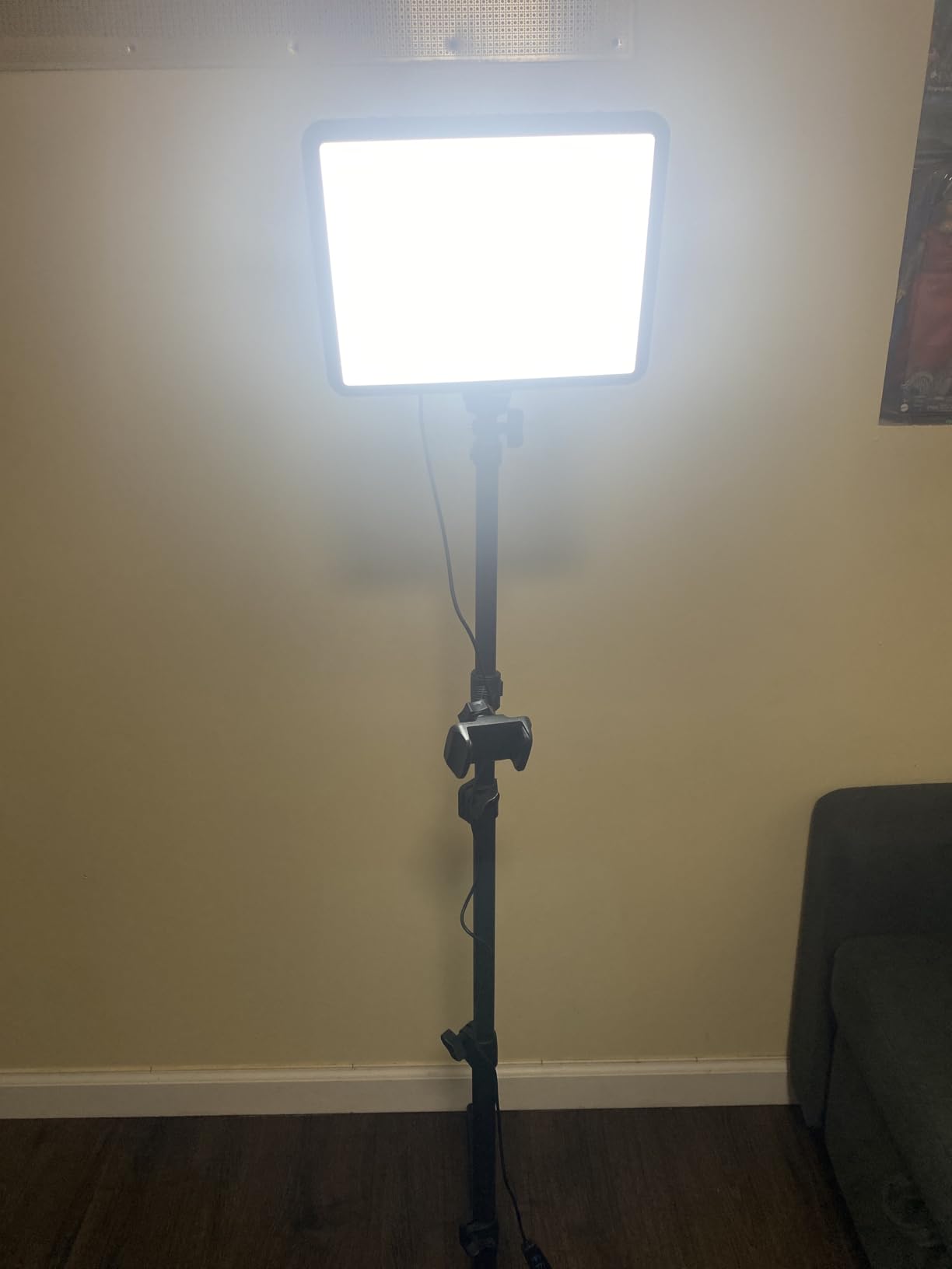 NiceVeedi 1-Pack Photography Lighting Kit, 2800-6500K Bi-Color LED Video Light Kit, Dimmable Studio Light with Tripod Stand & Phone Holder, Light for Video Recording, Game Streaming, YouTube customer photo 1