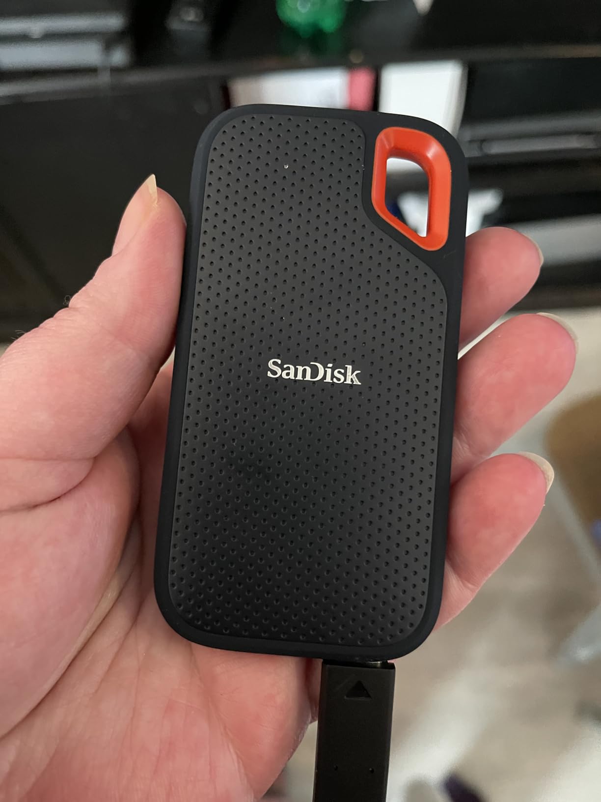 SanDisk 2TB Extreme PRO Portable SSD with USB4, Up to 3800 MB/s Read and 3700MB/s Write, USB-C, USB 3.2, Backwards Compatible, IP65 Water and Dust Resistance - SDSSDE82-2T00-G25 customer photo 1