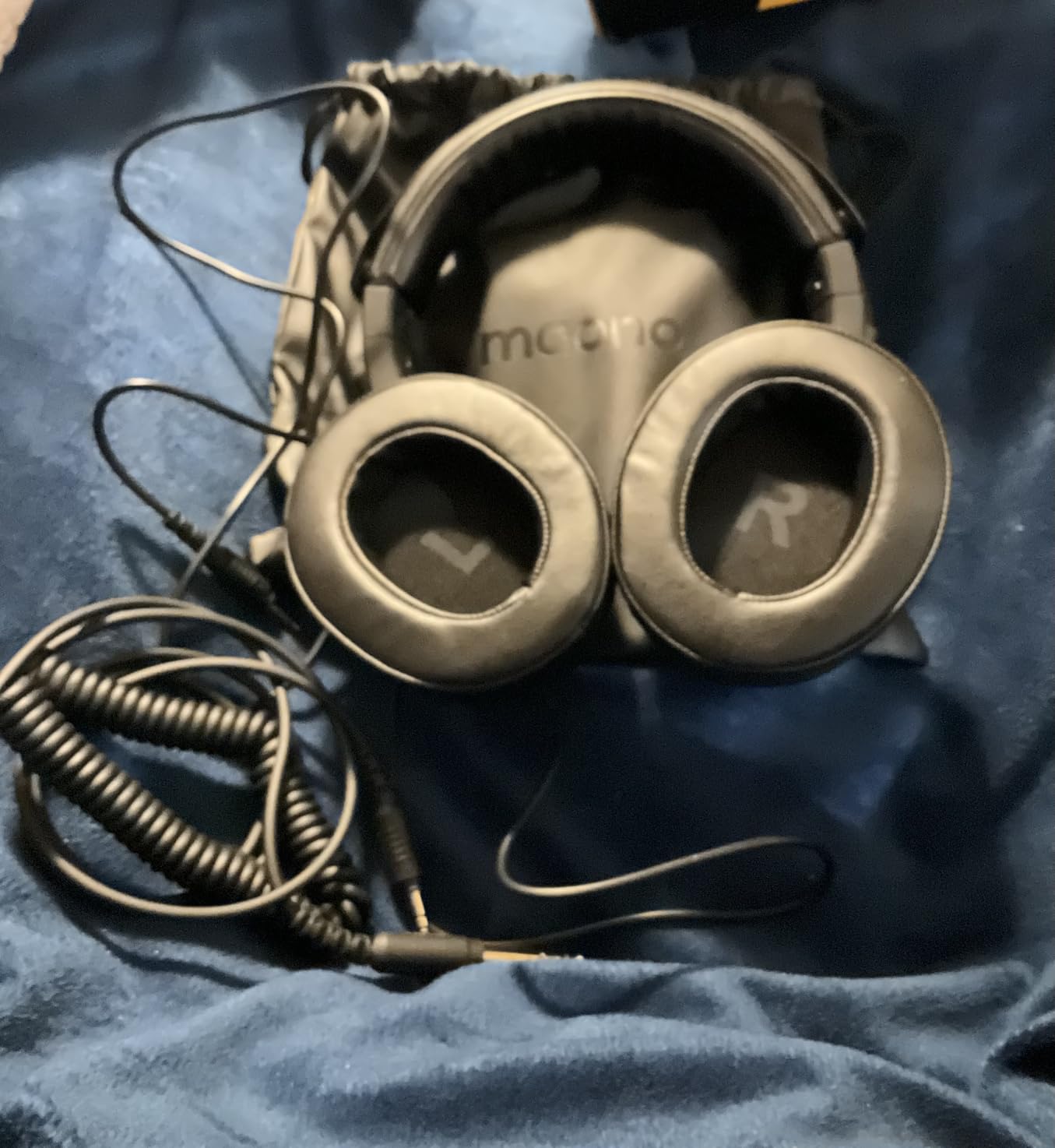 MAONO Studio Monitor Mixing DJ Headphones, 50mm Driver Professional Over Ear Wired Headset with 3.5mm to 6.35mm Jack for Guitar AMP, Piano, Music Production, Keyboard, Recording, Podcast, MH700 Black customer photo 2