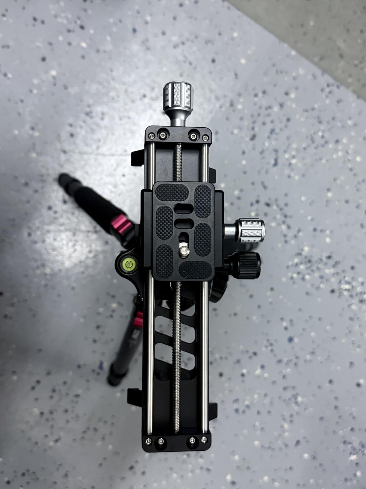 NEEWER 140mm Macro Focusing Rail Slider with 360° Rotation, 4 Directional Locking, Retractable Feet, Acra Type QR Plate, 1/4