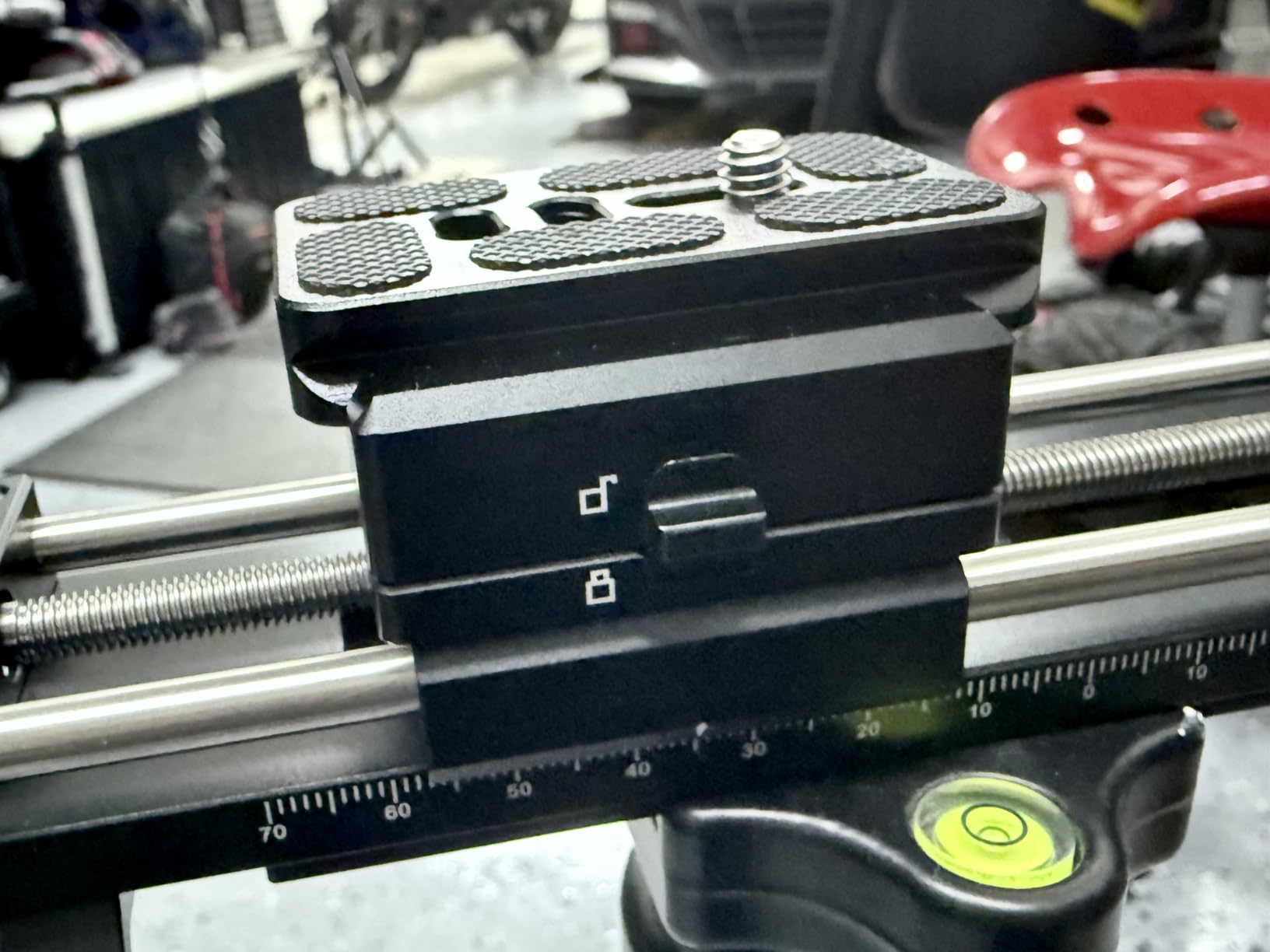 NEEWER 140mm Macro Focusing Rail Slider with 360° Rotation, 4 Directional Locking, Retractable Feet, Acra Type QR Plate, 1/4