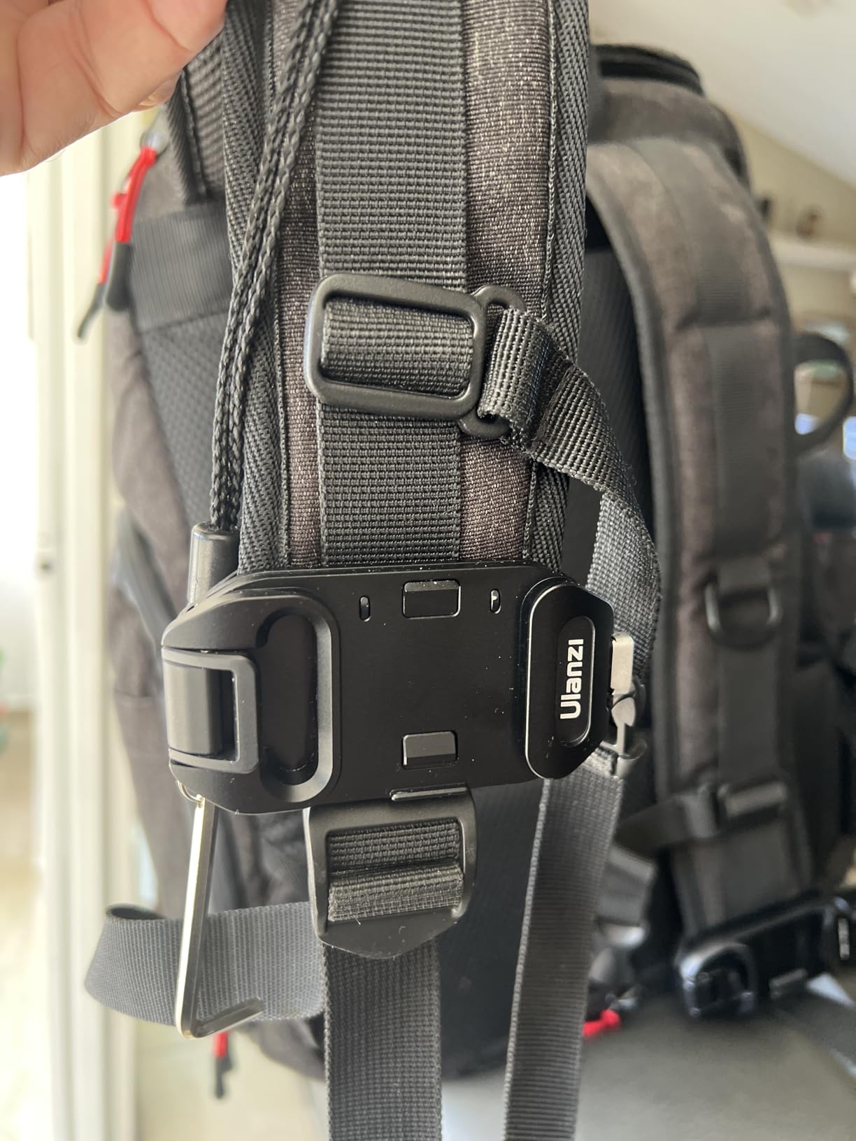 ULANZI Camera Backpack Strap Clip,w Plate Quick Release System, Compatible w Uka QR Plates, for Sony, Nikon, Fuji, DSLR Action Cam Mount, Bearable Load up to 10kg customer photo 2