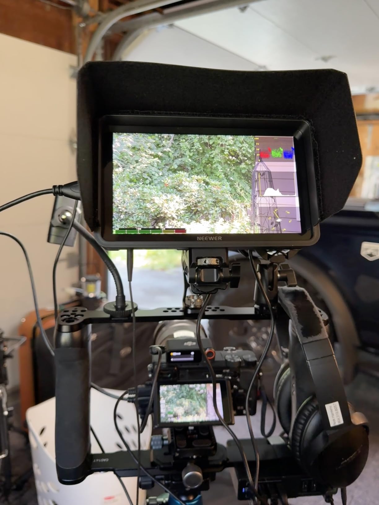 NEEWER Monitor Sunshade Hood for NEEWER F700 Camera Field Monitor, Three Side Sun Hood & Formfitting Frame, Easy Button Access, Hook & Loop Attached, MA007 customer photo 1
