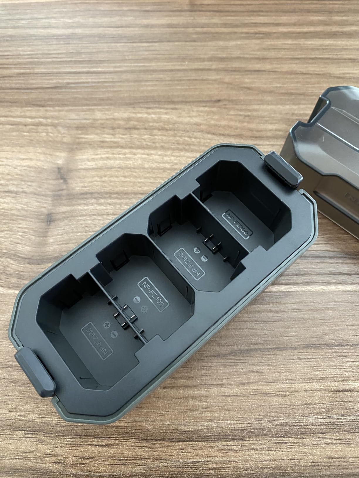 Tilta NP-FZ100 Portable Charging Station - Green | Charge 4 Batteries w/USB-C PD 45W Fast Charge | Safe for A6600, A6700, A7C, A7III, A7IV, A7RIII/IV, A7S Il, FX3,FX30,A1,ZV-E1 customer photo 2