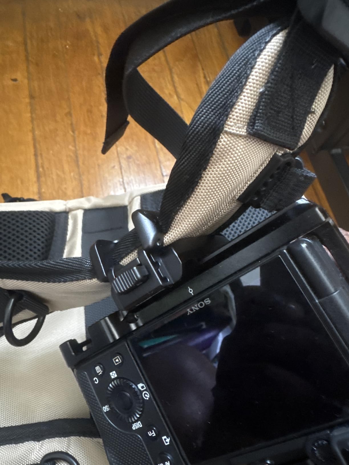SMALLRIG Camera Clip with Plate, Quick Release System, Max Payload 40kg/88lb, for Sony, for Nikon, for Fujifilm, for DSLR Action Camera, Backpack Strap Clip Kit for Arca-Swiss - 5053 customer photo 1