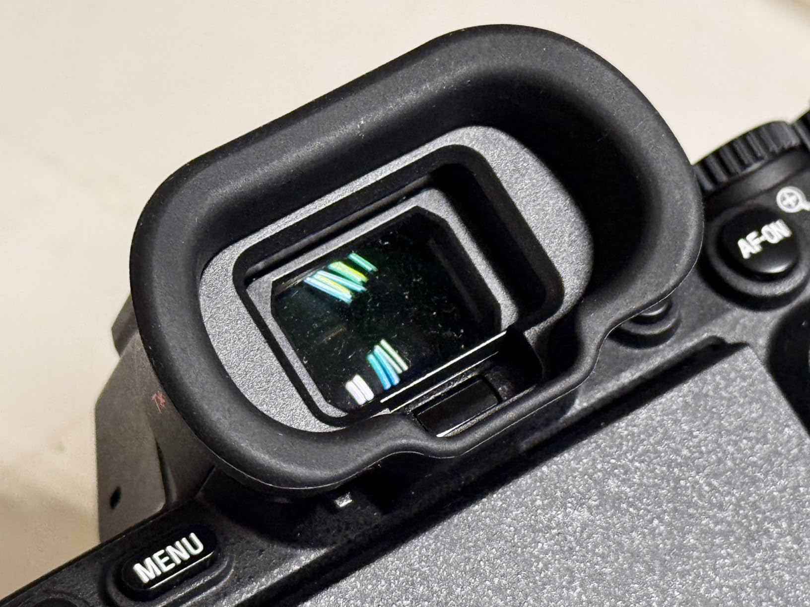 SMALLRIG Camera Viewfinder Eyecup for Sony Alpha 7 V, Alpha 7 IV, Alpha 7S III, Alpha 7R V, Alpha 9 III, Alpha 1, Alpha 1 II customer photo 1