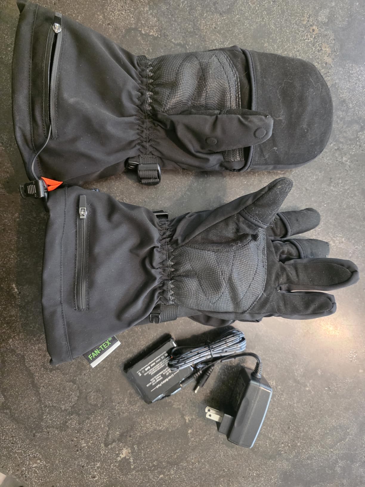 Heated Gloves for Men Women, Photography Gloves with Rechargeable 7.4V 3000mAh Battery, Flip Tech Finger Caps with Magnets, Hand Warmer in Winter Cold Weather for Drone/Fishing/Hunting/Motorcycle customer photo 1