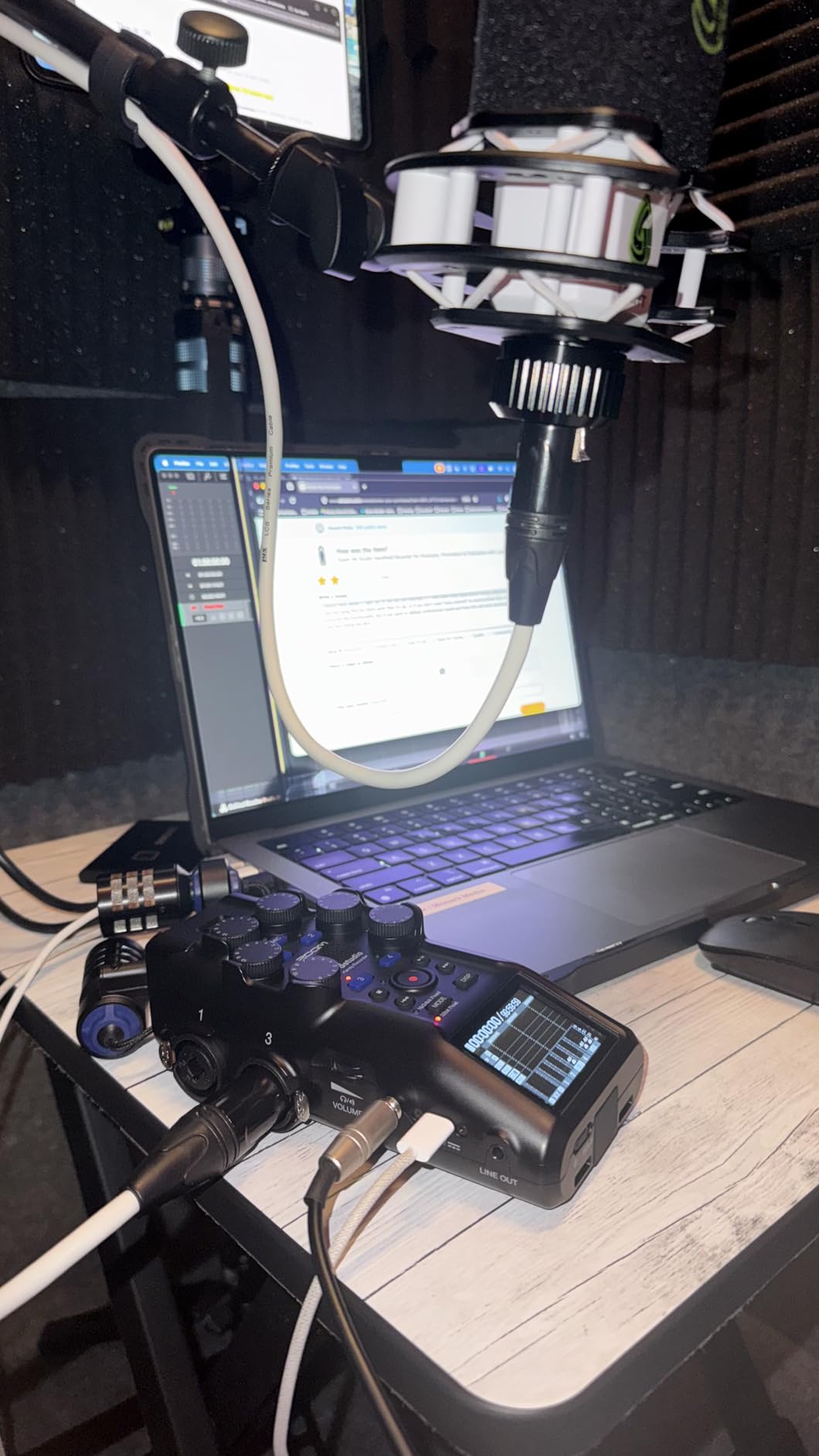 Zoom H6 Studio Handheld Recorder for Musicians, Filmmakers & Podcasters with Large Stereo Microphones, 4 Pro Quality Preamps, 8 Tracks of Recording, 32-Bit Float, Gain Knobs, and USB Audio Interface customer photo 2