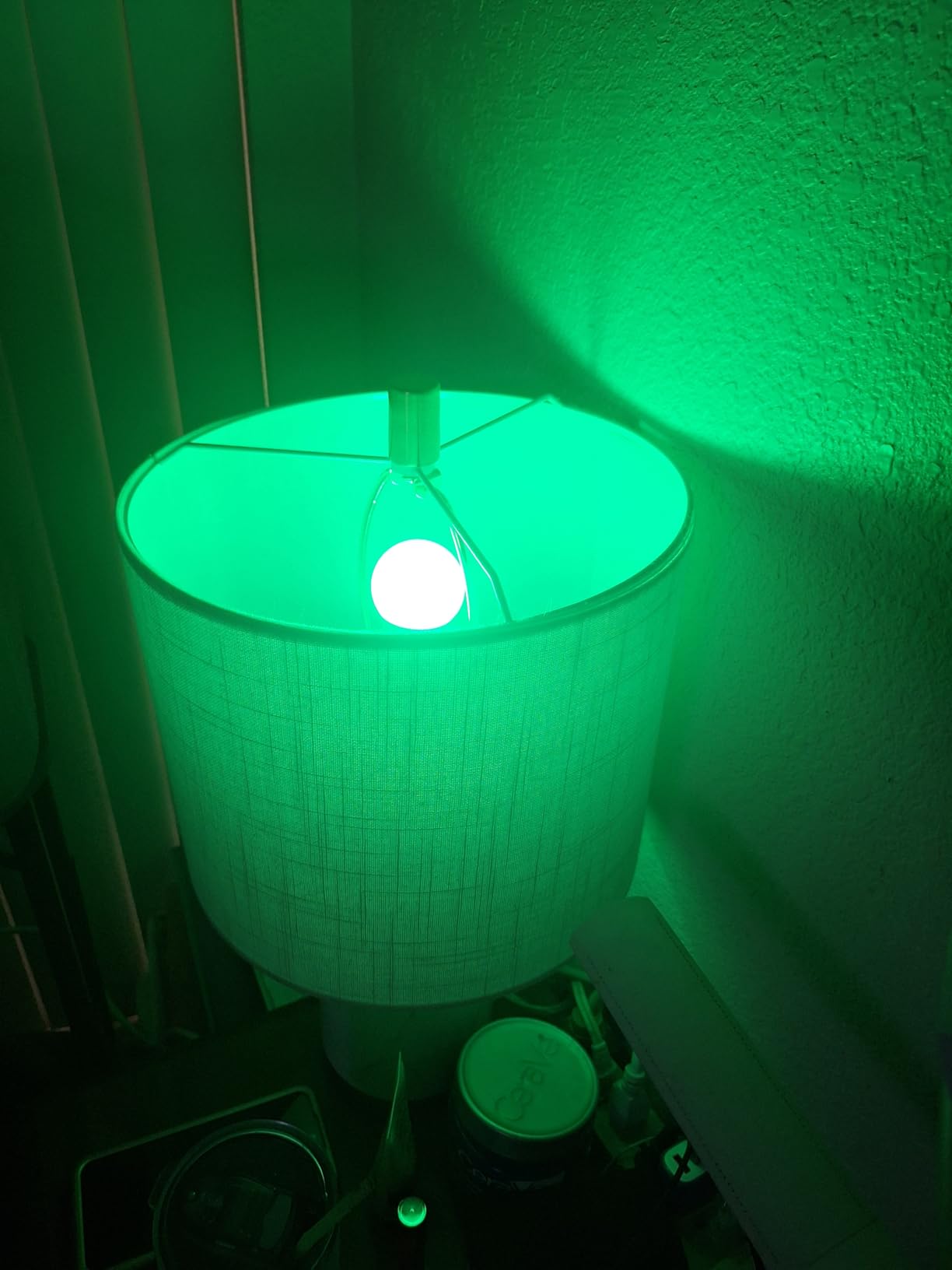 HEKEE Color Changing Light Bulbs, 40W Equivalent, 3CCT, 9 Colors, 5 Dynamic Color Modes, Sleep Mode, Timer A15, 5W, 500lm E26 Screw with Remote Controls(6 Packs) customer photo 2