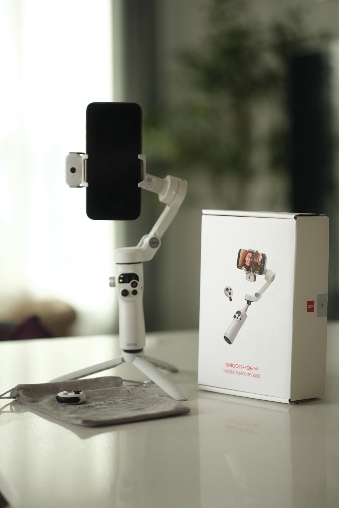Smooth Q5 Ultra Combo [Official] Gimbal Stabilizer for iPhone, Portable Foldable Phone Gimbal customer photo 1