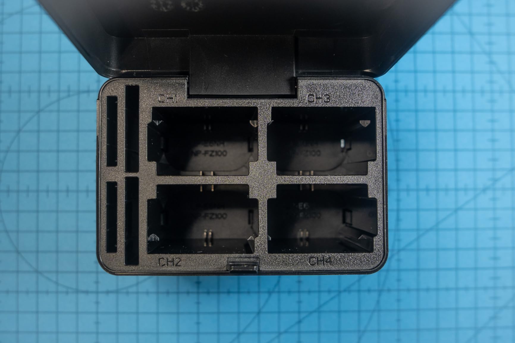 K&F CONCEPT 4-Slot Battery Charger for NP-FZ100 & LP-E6NH Batteries, 40W USB-C Fast Charger Compatible with Sony A7iii, A7iv, FX30, FX3, A6700, A6600, EOS R5 R6 R7 5D 6D 7D Mark II Cameras customer photo 2