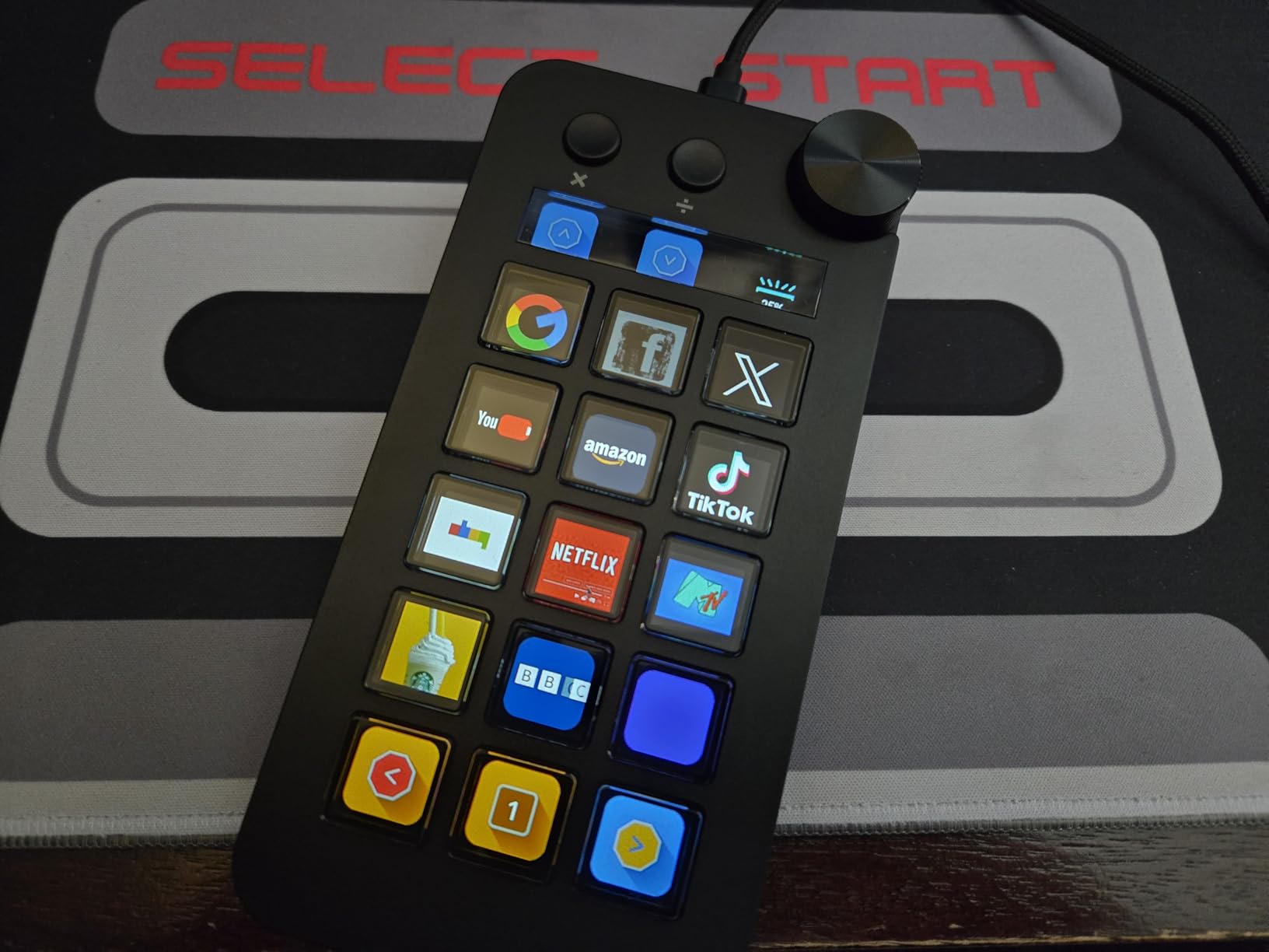Streaming Deck for Live Streamers, Game Commands Keyboard for Gamers, Macro pad for Content Creators, Soundboard Keypad for OBS and YouTube, Three Modes (Shortcut Keys, Calculator, Numeric Keypad) customer photo 1