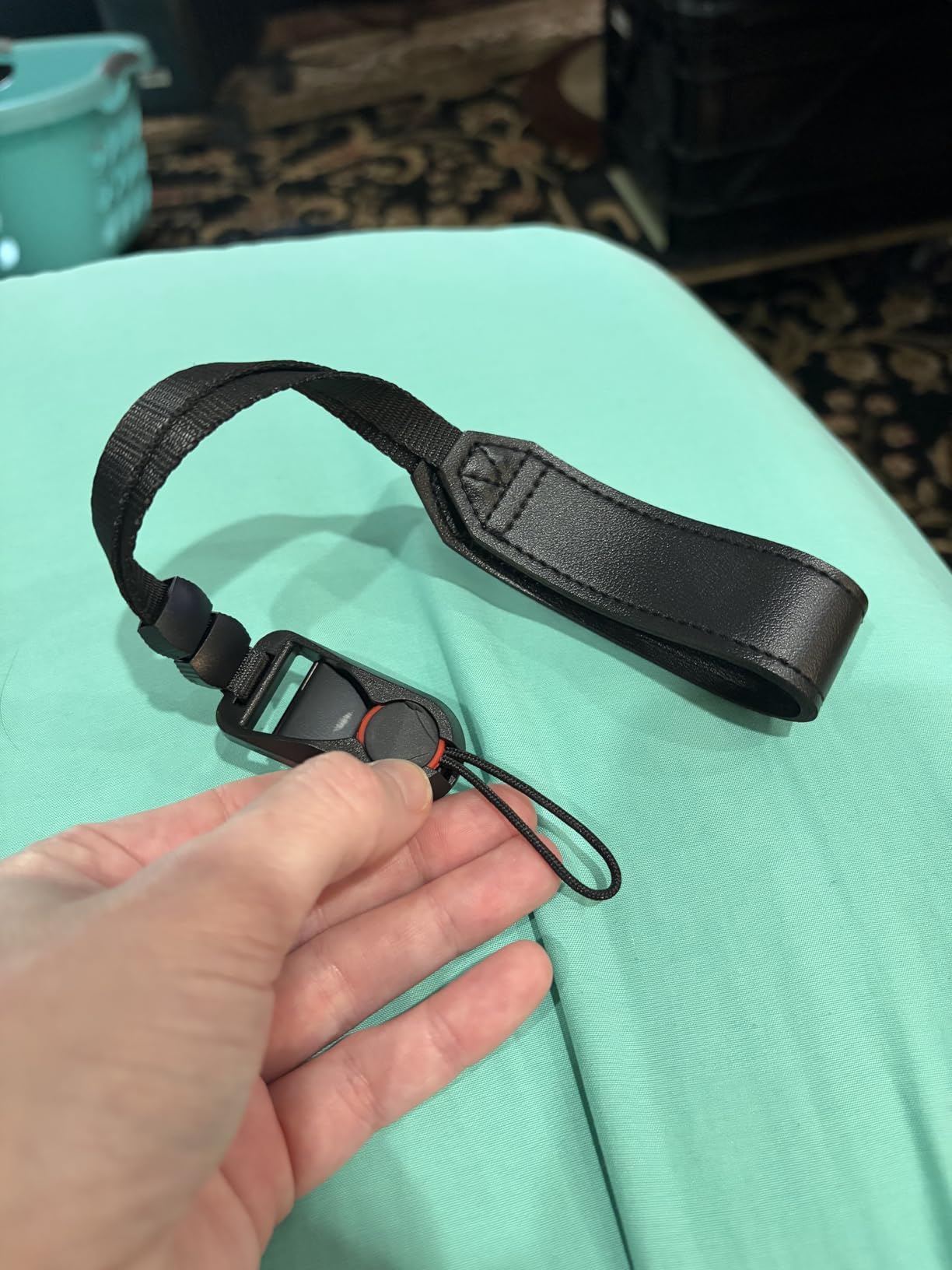 YUJA Quick-Release Wrist Strap for Camera, Secure Anti-Drop Leather Hand Grip Compatible with Sony, Canon, Fujifilm, GoPro customer photo 1
