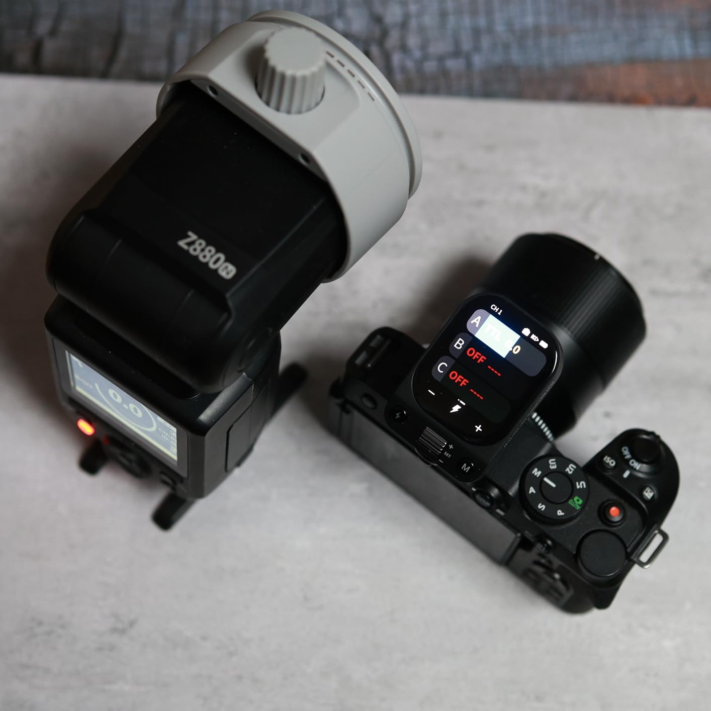 NEEWER QZ-C 2.4G TTL Wireless Flash Trigger Compatible with Canon R6 R5 6D Mark II Cameras, OLED Touchscreen Hot Shoe Flash Transmitter with 1/8000s HSS, 1000mAh Battery/CM Switch customer photo 1