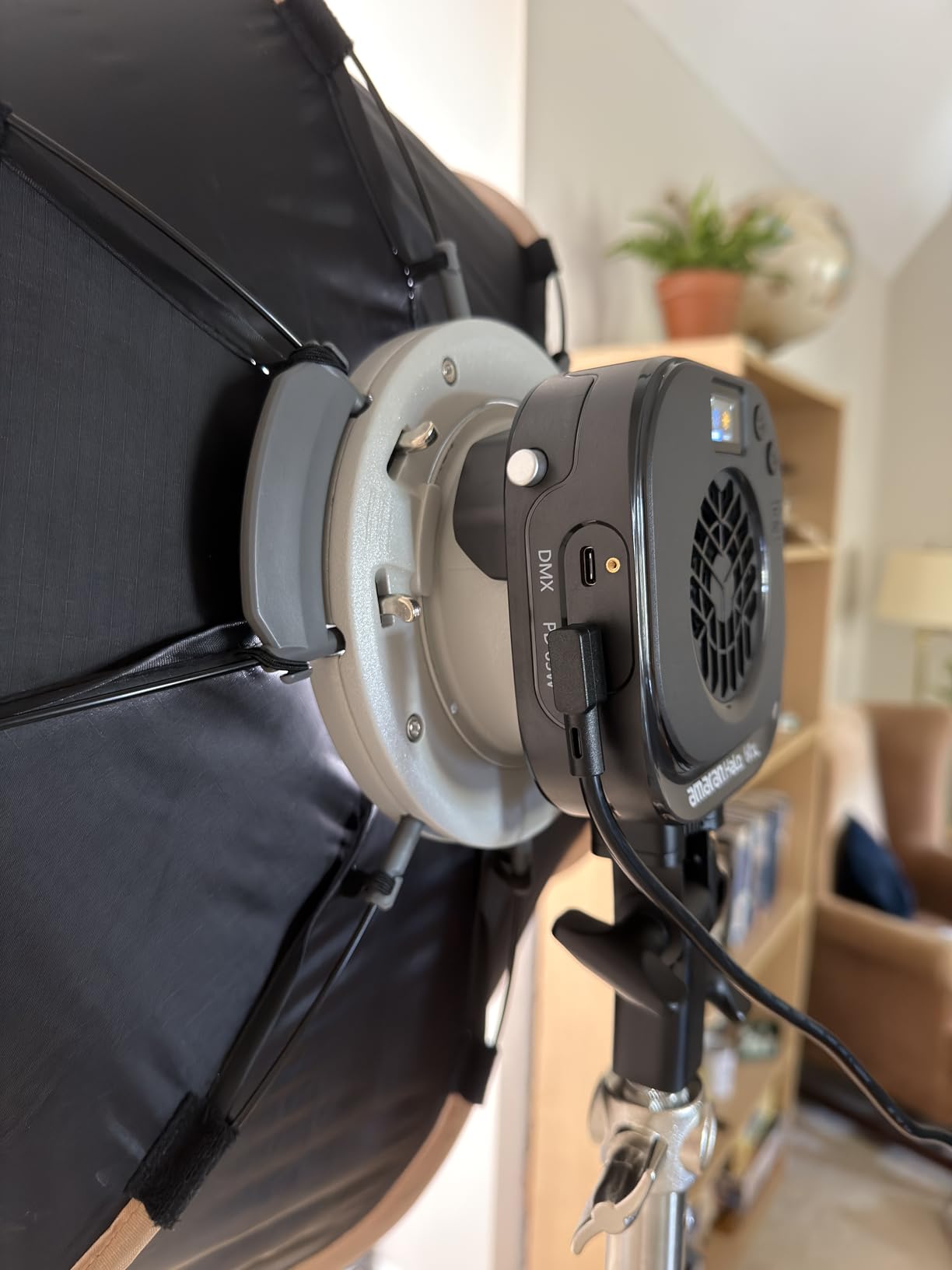 Amaran Halo 100X COB Led Video Light 100W Bi-Color 2700k-6500k, Ultra-Compact Travel Light, USB-C PD Power customer photo 1
