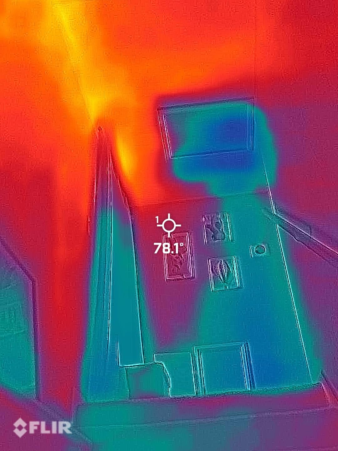 Flir One - Thermal Imaging Camera for iOS Smartphones (iPhone 14 and Older w/Lightning Port), 240x180 Super Resolution (80x60 Native IR) customer photo 1