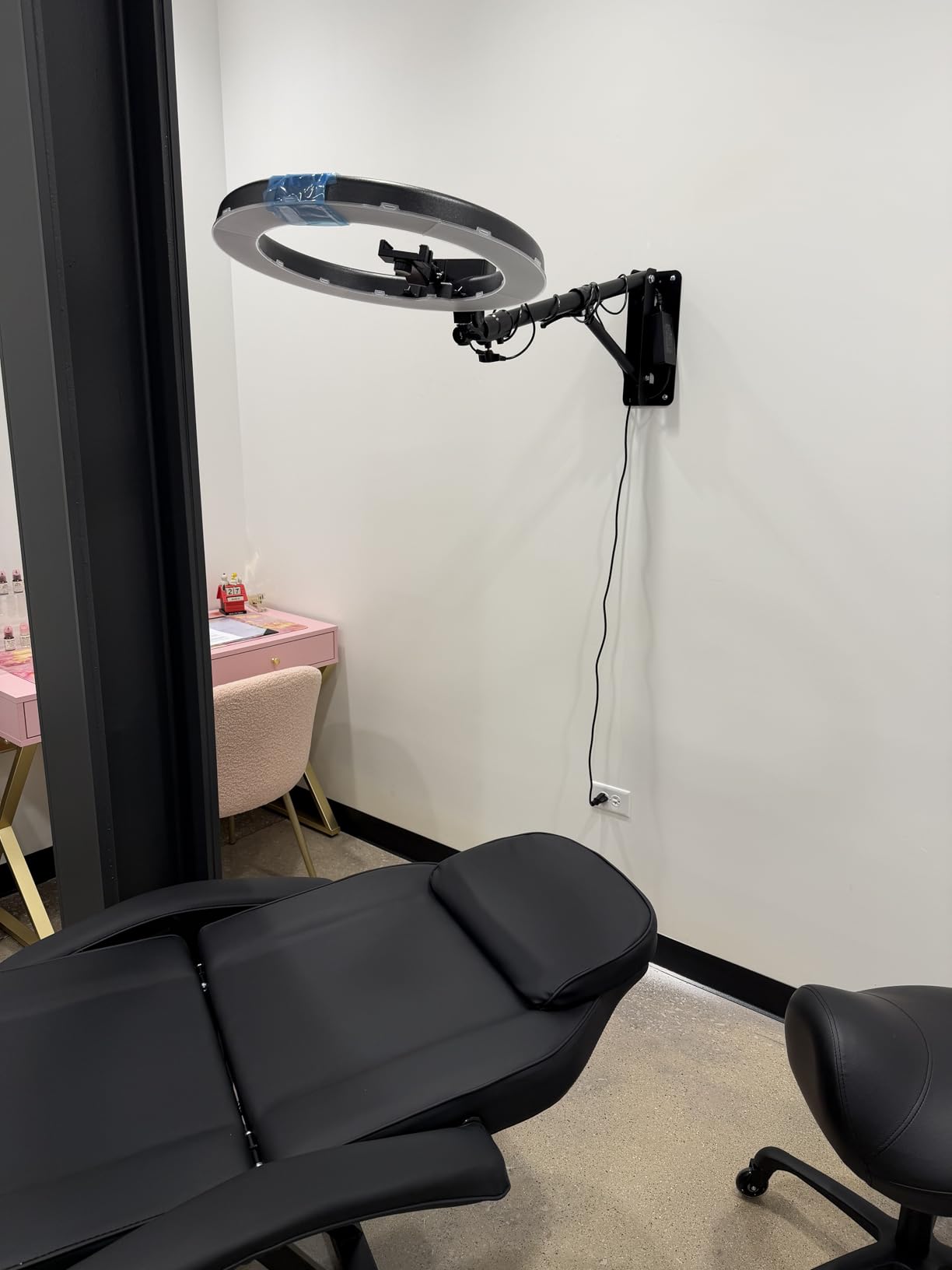 Neewer Triangle Wall Mount Arm for Photography Studio Strobe Monolight Softboxes Umbrellas Reflectors Flexible Rotation 180 Degrees Maximum Length 180 cm (Black) customer photo 1