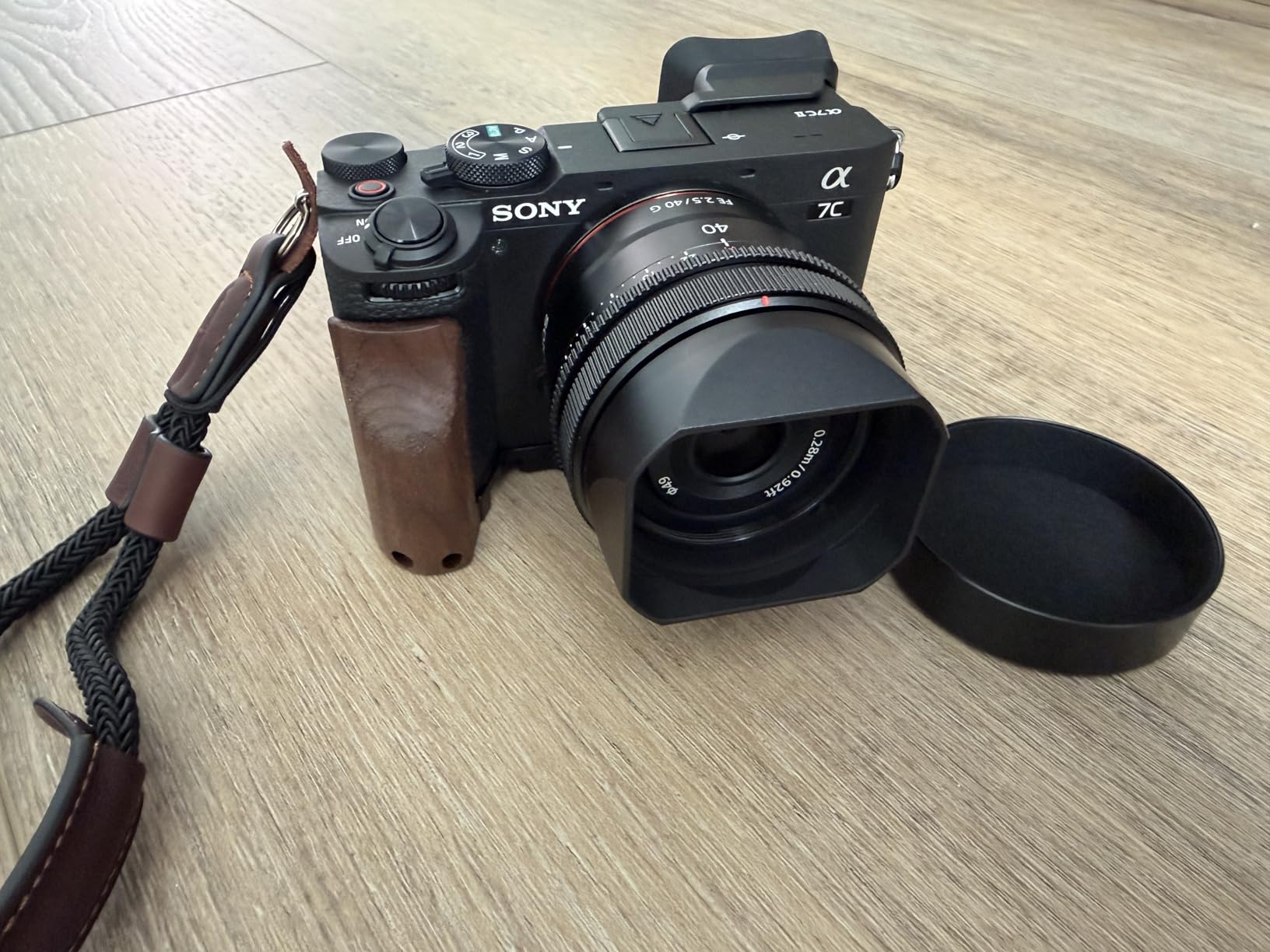 Haoge LH-S245N Bayonet Square Metal Lens Hood for Sony FE 50mm F2.5 G FE 40mm F2.5 G FE 24mm F2.8 G Lens,RX1RIII/M3/RX1R2 Camera Shade with Cap customer photo 1
