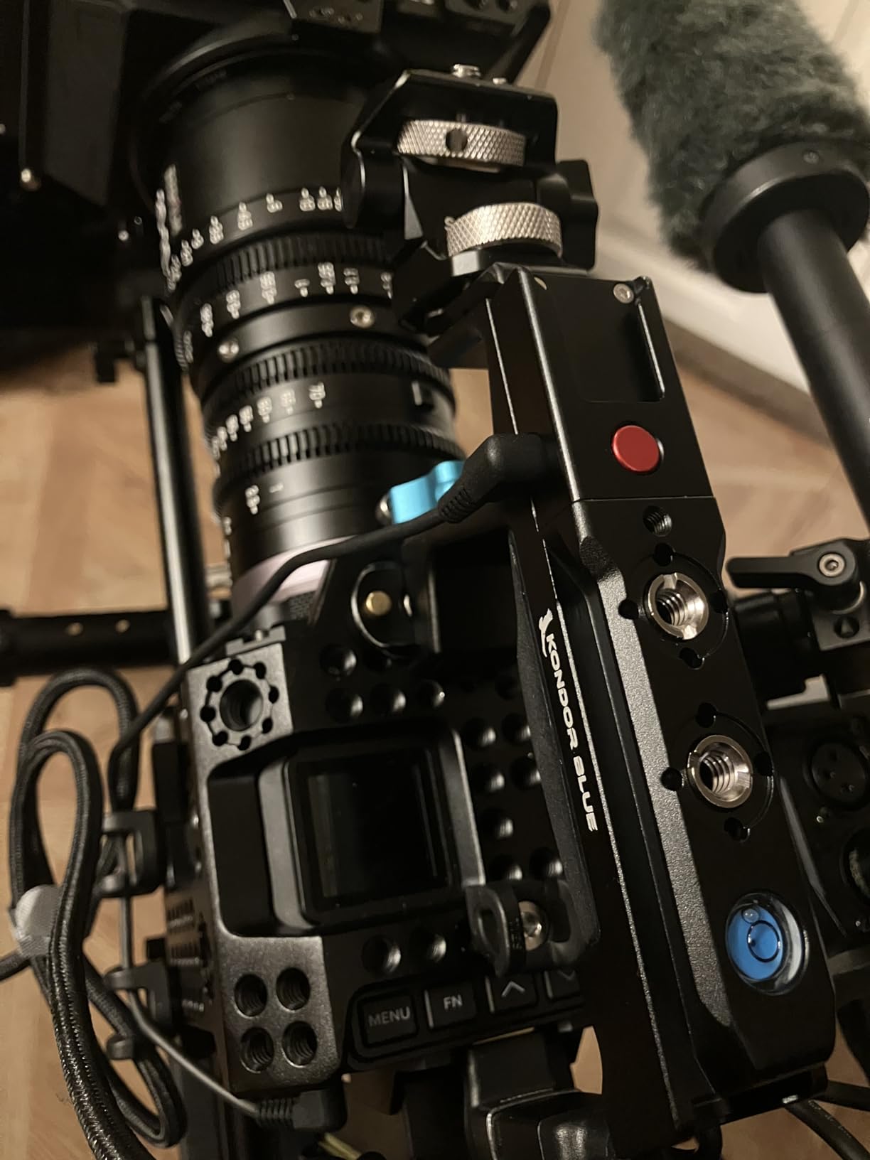KONDOR BLUE | Talon NATO Top Handle for Camera Cages | Quick Release NATO Clamp, Dual NATO Rails, 3/8-16 ARRI-Style and 1/4-20 Anti-Twist Mounts, Bubble Level, Built-in 4mm Hex | Black customer photo 1