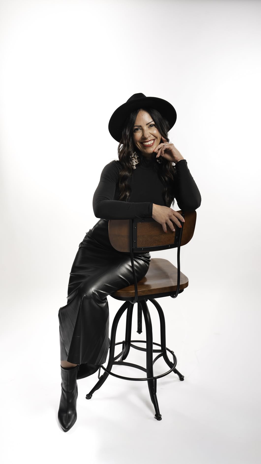 Kate Seamless Paper Backdrop Black Seamless Backdrop Paper Rolls (53''x16.4' Jet) customer photo 1