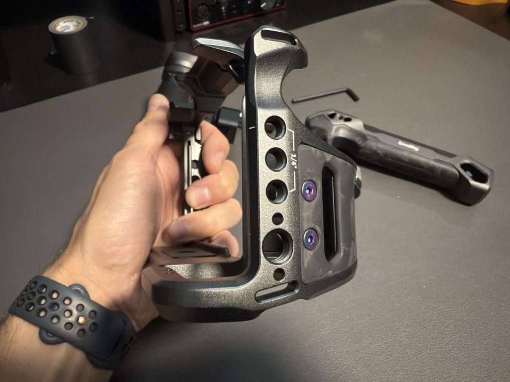 SmallRig A7 IV Cage With Top Handle, Clamp for HDMI Cable and Side Handgrip, Advanced Kit customer photo 2