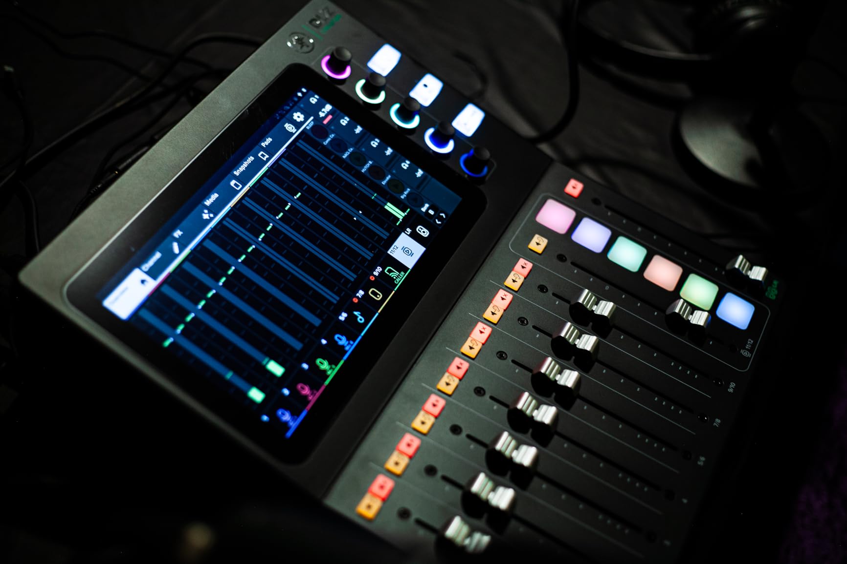 Mackie DLZ Creator XS Adaptive Digital Mixer for Podcasting, Streaming and YouTube customer photo 1