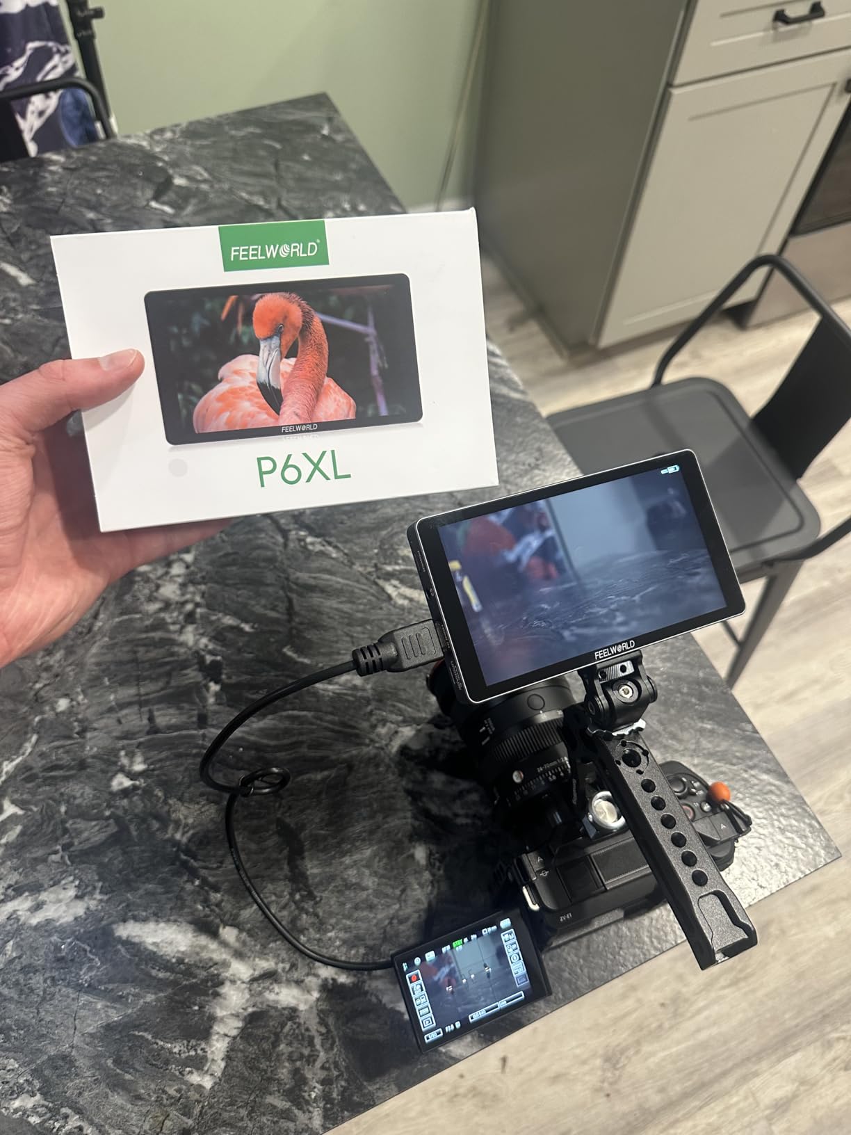 FEELWORLD P6XL 6 inch Built in Battery Aluminium 1200nit Camera Field DSLR Monitor Touchscreen High Brightness Waveform 3D LUT HDR 4K HDMI Input Lightweight customer photo 1