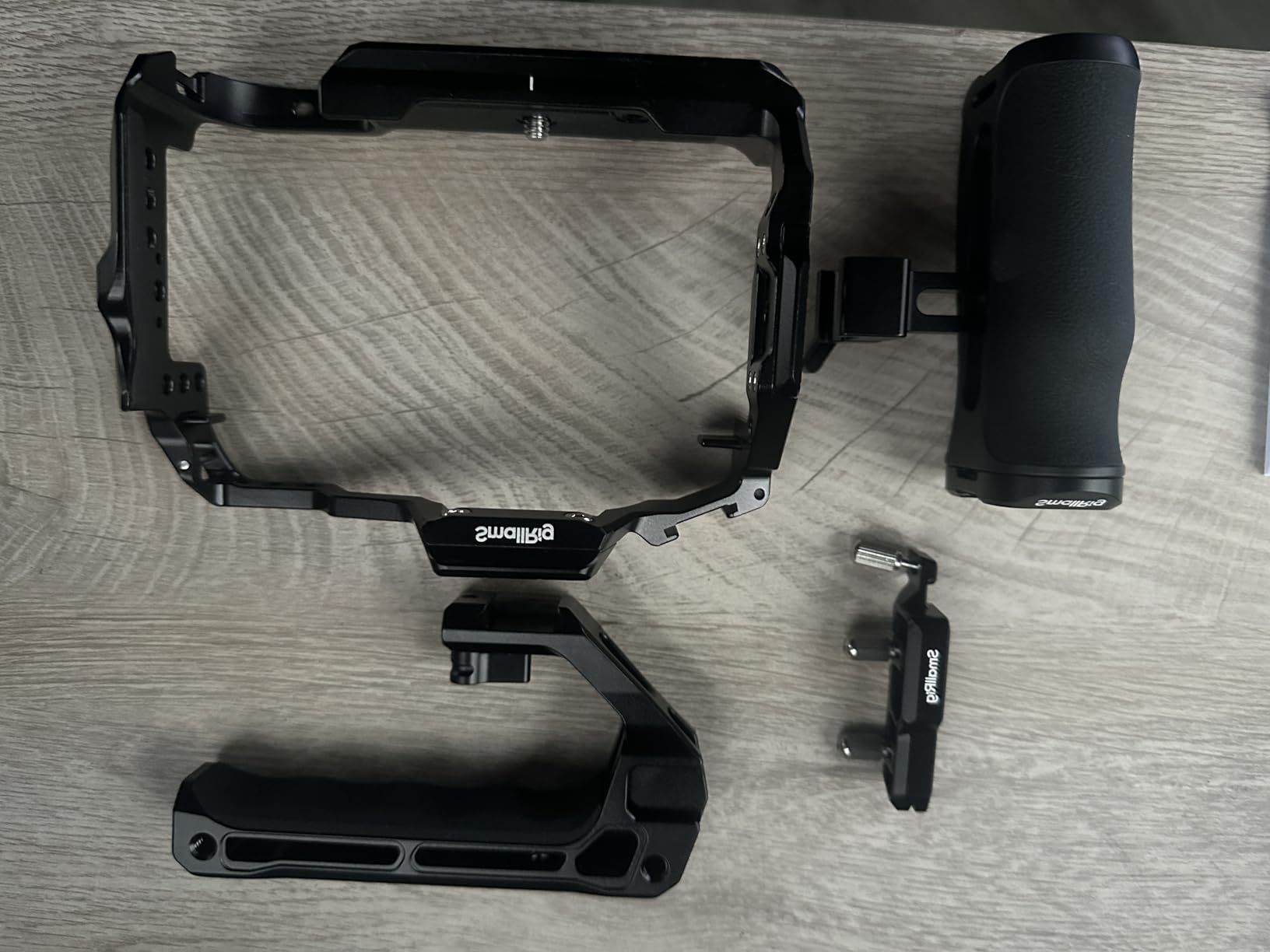 SmallRig Camera Cage Kit for Canon R6 Mark III / R6 Mark II with Top Handle, Side Handle and Cable Clamp, HawkLock Dual NATO Rails, Quick Plate for Arca, Support Handheld and Low-Angle Shooting-5956 customer photo 2