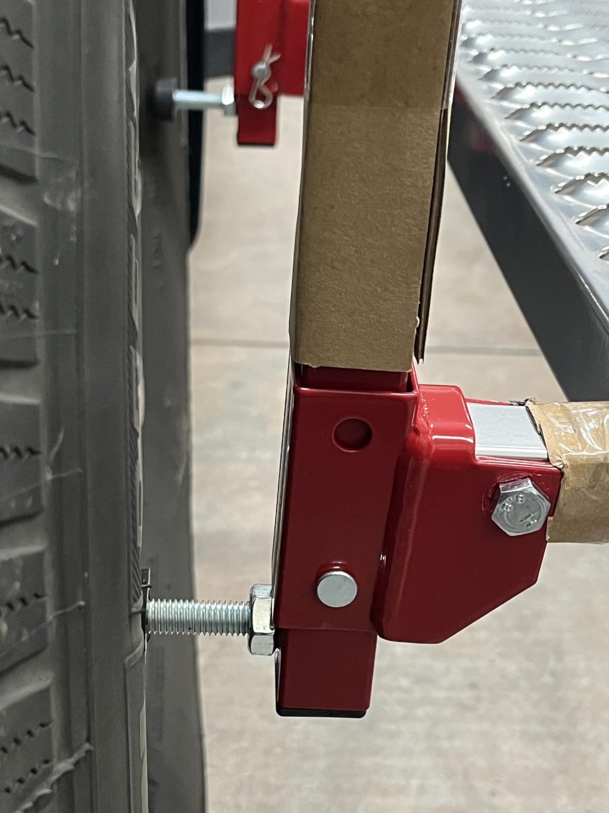Powerbuilt Tire Step for Truck, SUV, Semi, Heavy Duty 300 lb. Capacity, Non-Slip 'Cheese Grater' Steel Surface, Adjusts to Fit Any Diameter Tire Up to 13 in. Wide, Folds Flat for Storage - 647596EC customer photo 1