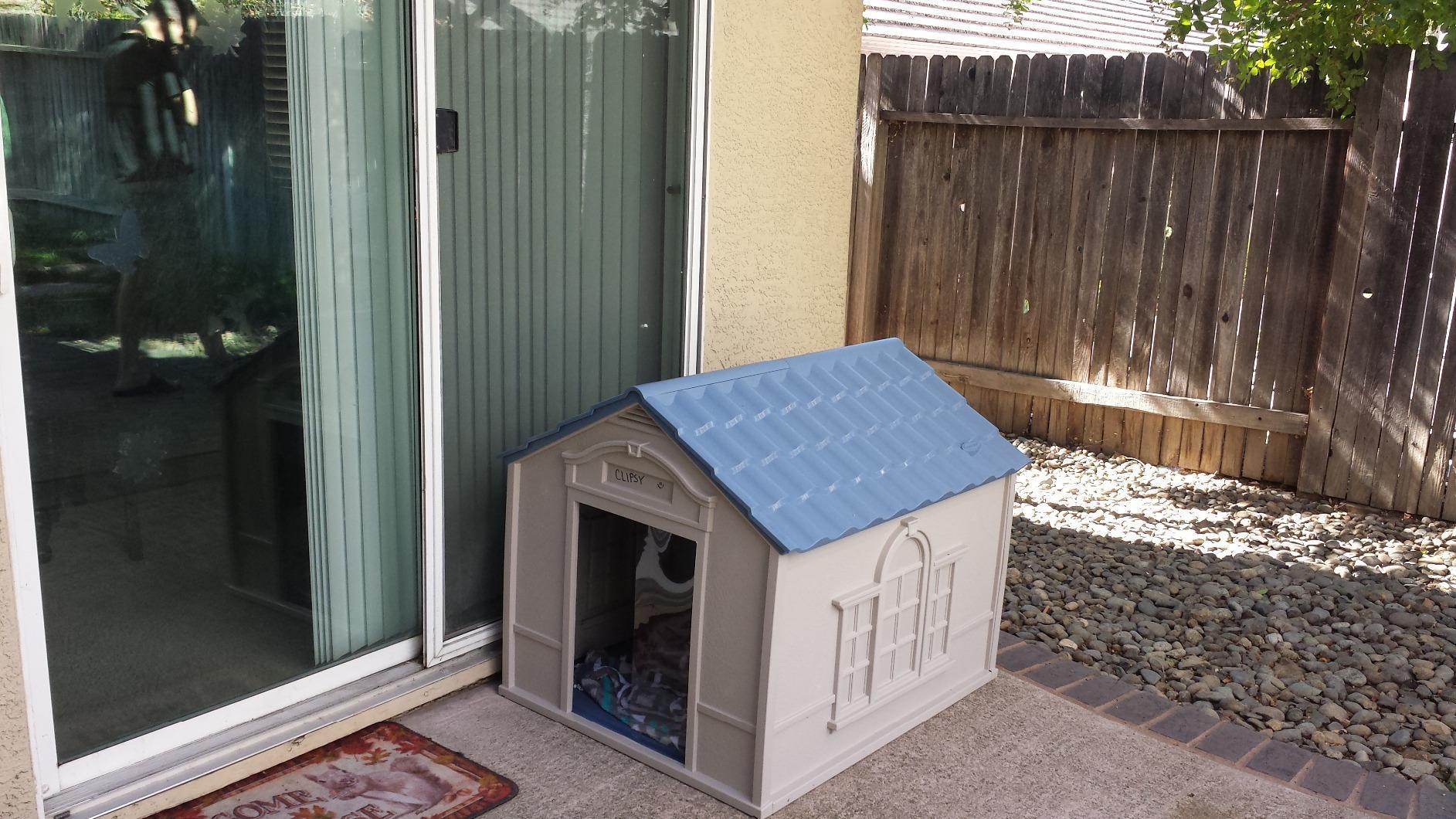 Suncast Outdoor Dog House with Door - Water Resistant and Attractive for Small to Large Sized Dogs - Easy to Assemble - Perfect for Backyards customer photo 1