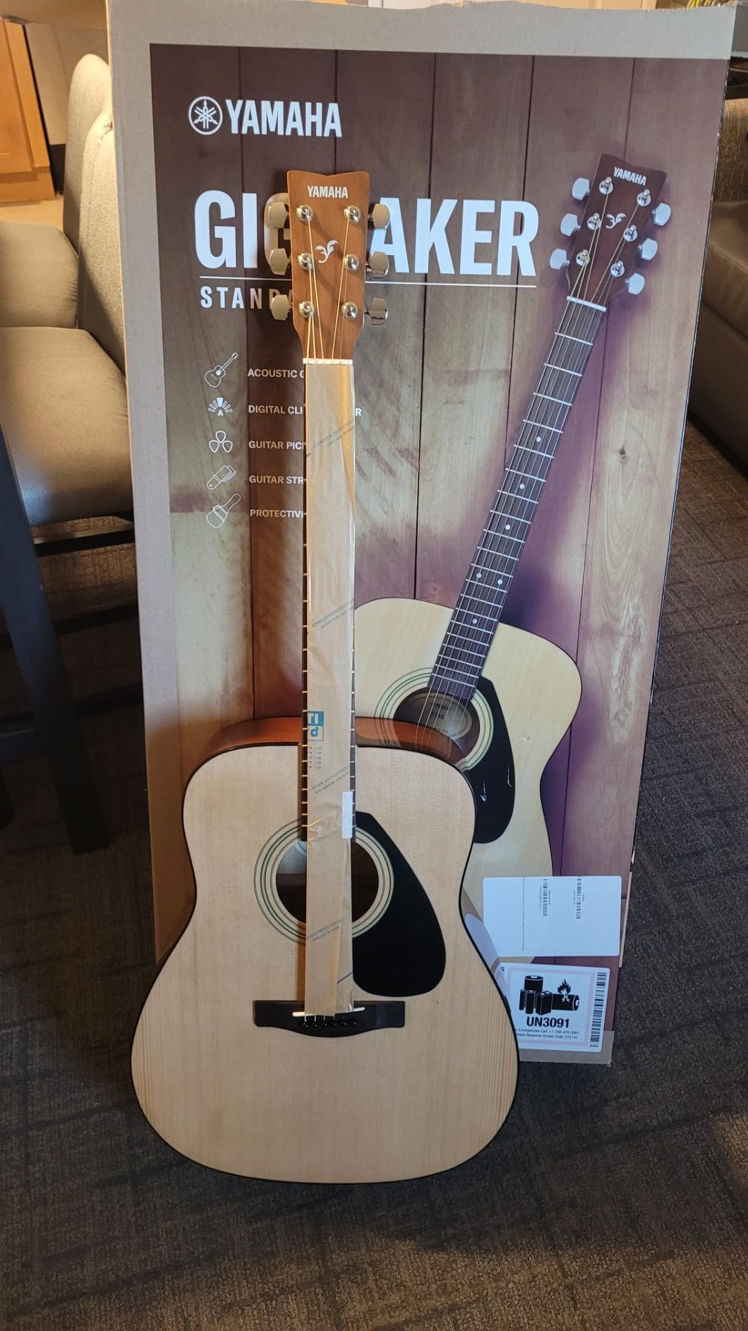 Yamaha GigMaker Standard Acoustic Guitar w/ Gig Bag, Tuner, Strap and Picks - Natural customer photo 2