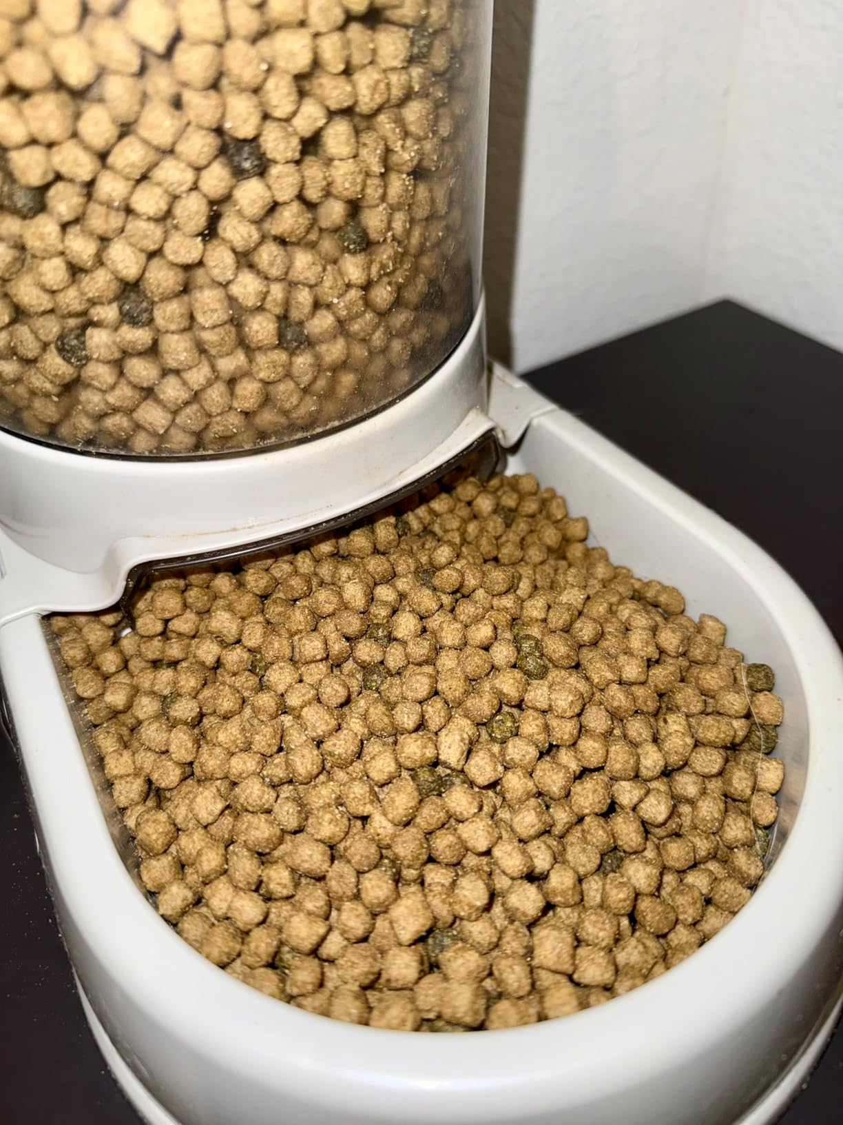 Blue Buffalo Tastefuls Chicken & Brown Rice Recipe Dry Indoor Cat Food for Adult Cats, Real Chicken First, Deliciously Healthy Natural Cat Food, Supports Digestive Care and Coat Health, 3 lbs. customer photo 2