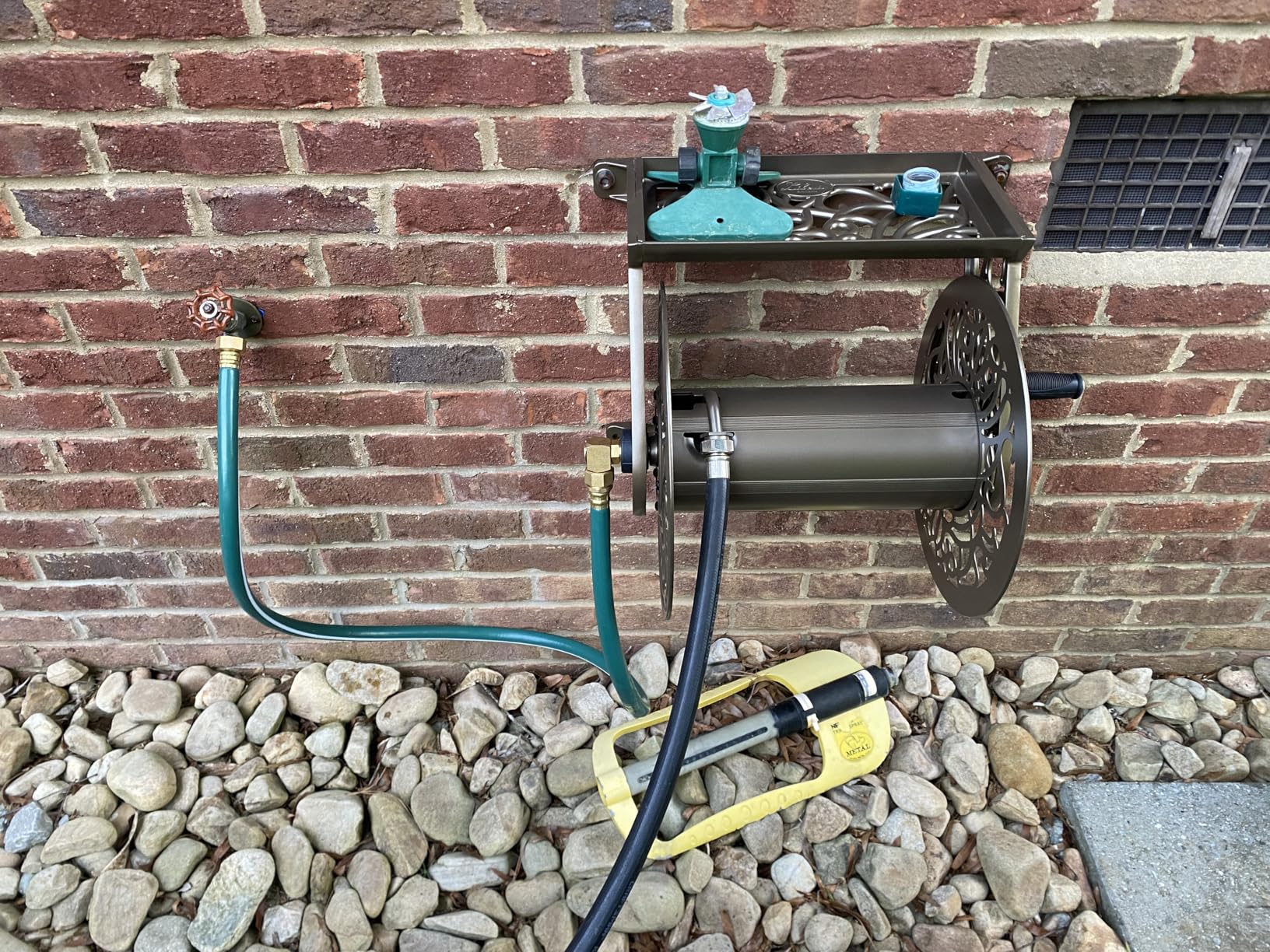 Liberty Garden 704 Decorative Cast Aluminum Wall Mount Garden Hose Reel, Holds 125-Feet of 5/8-Inch Hose - Bronze customer photo 2