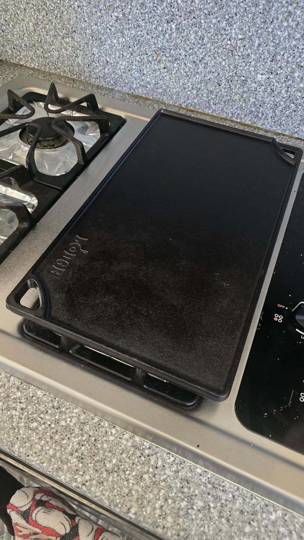 Lodge Reversible Cast Iron Grill/Griddle Pan 16.75 x 9.5 - Pre-Seasoned Double Burner customer photo 2
