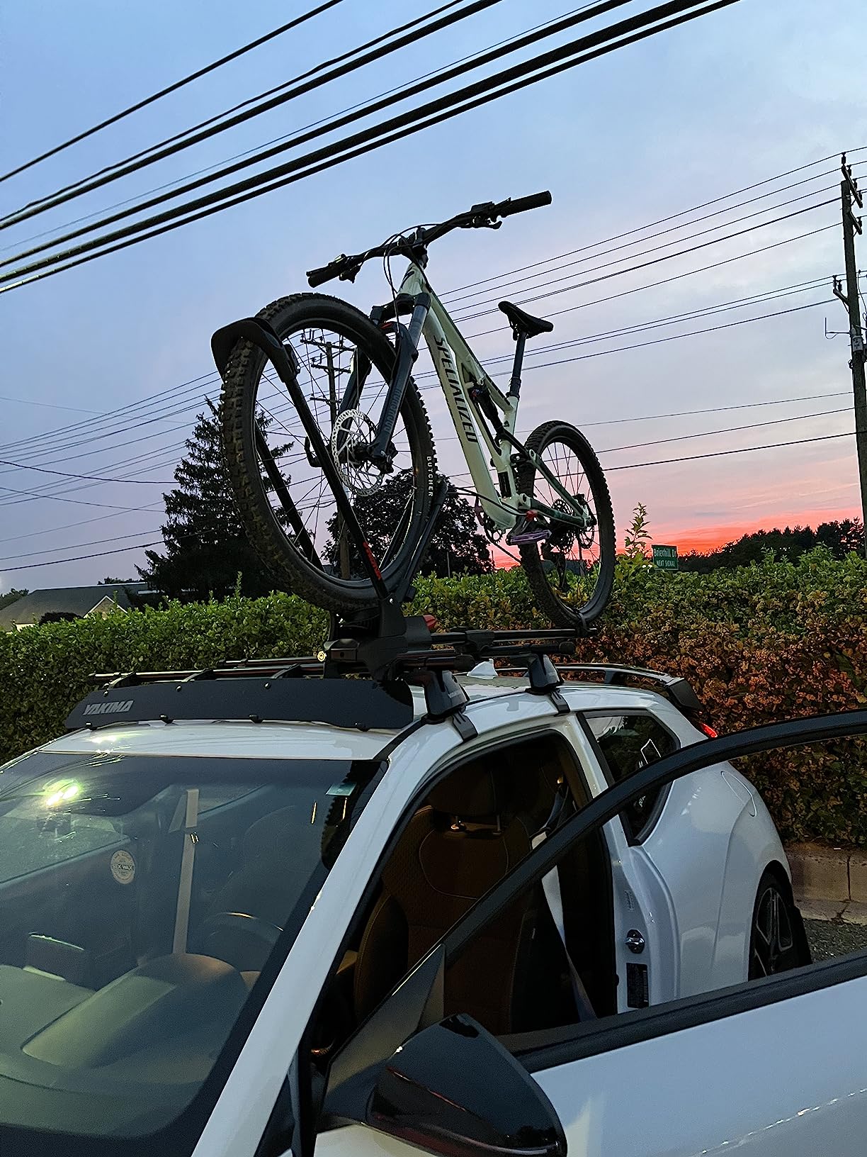 Yakima FrontLoader Rooftop Bike Rack Mount, Heavy-Duty Car & SUV Roof Carrier customer photo 2