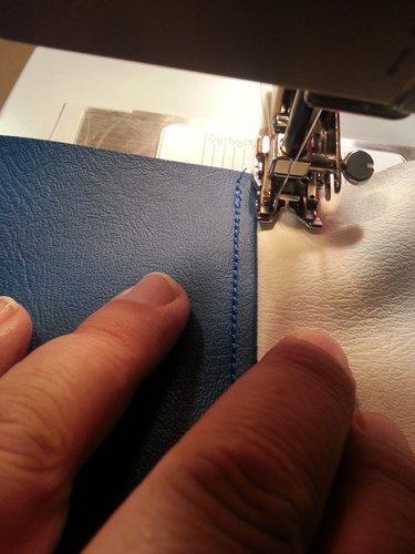 SINGER Heavy Duty 4423 (Grey) High Speed Sewing Machine + Accessories | 23 Built-In Stitches Deliver 97 Stitch Applications | 60% Stronger Motor, 1100 Stitches/Min | Metal Frame, 1-Step Buttonhole customer photo 2