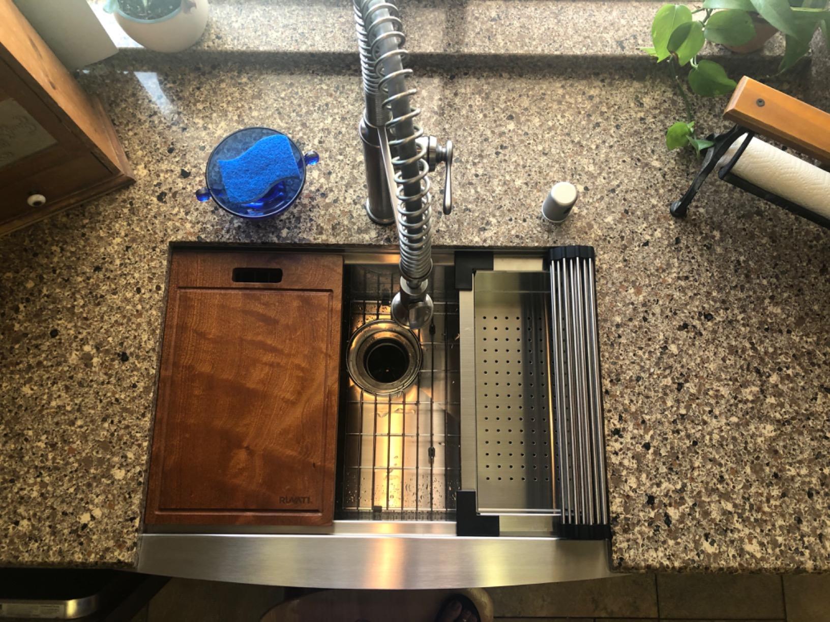 Ruvati 33-inch Apron-front Workstation Farmhouse Kitchen Sink - 16 Gauge Stainless Steel Single Bowl with Brushed Finish, RVH9200 customer photo 2