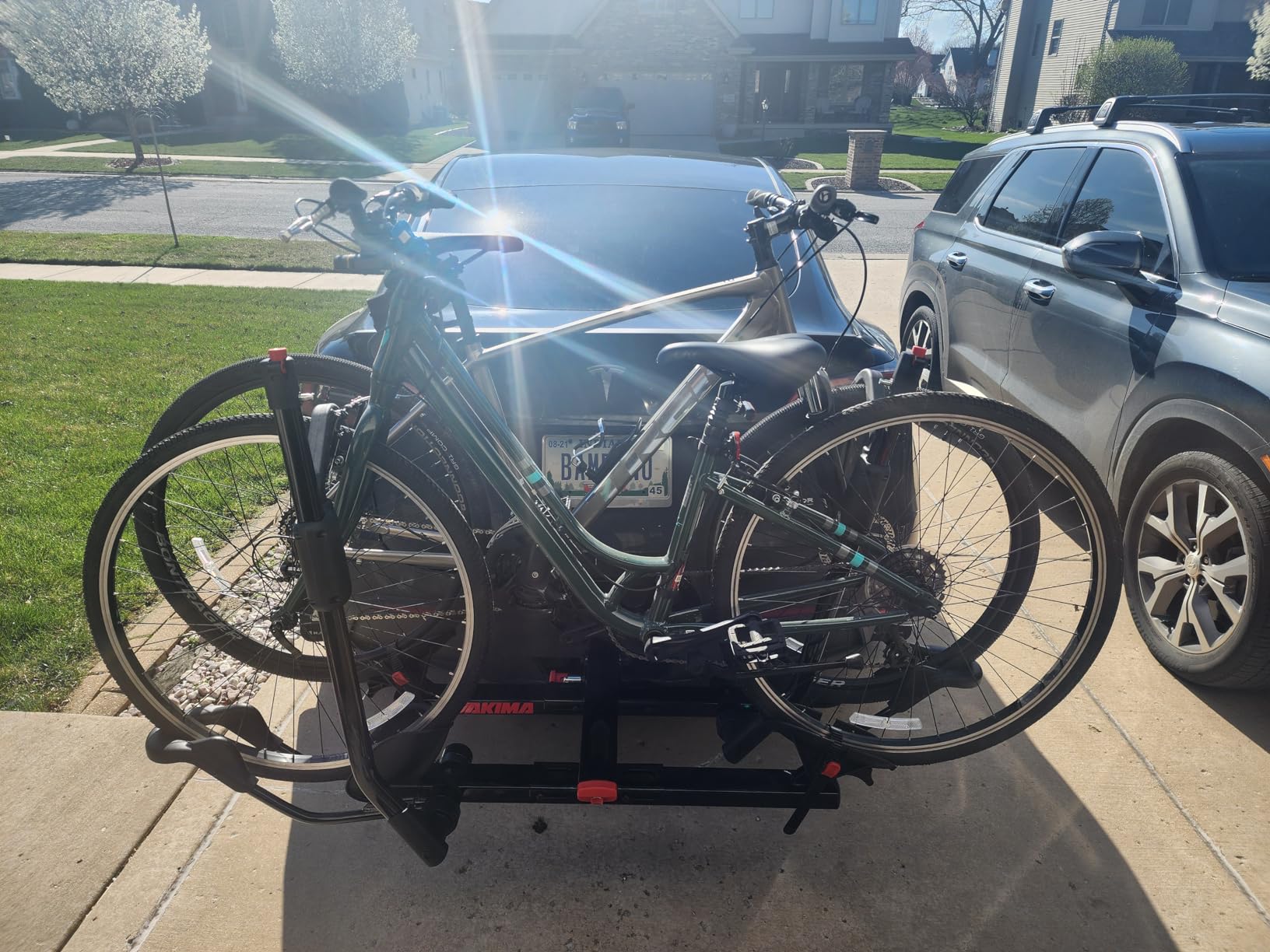 Yakima HoldUp Hitch Mount Tray Bike Rack - Premium 2-Bike Platform customer photo 2